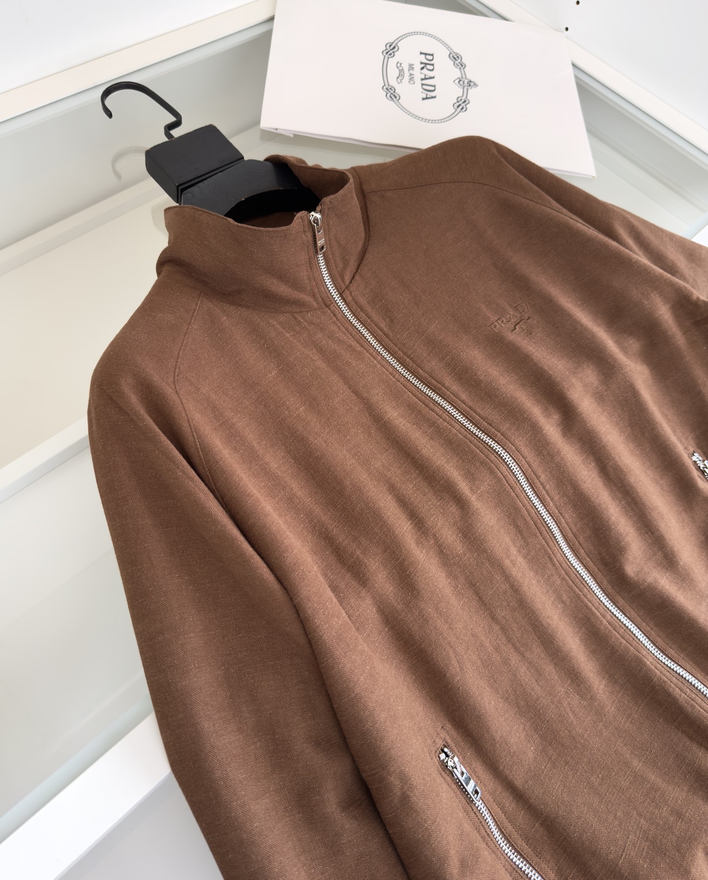P960 PR*DA PUPTA 2025 New Edition: Brighter Design, Classic Style, Natural Warmth, Gold Zippers - 图片 3