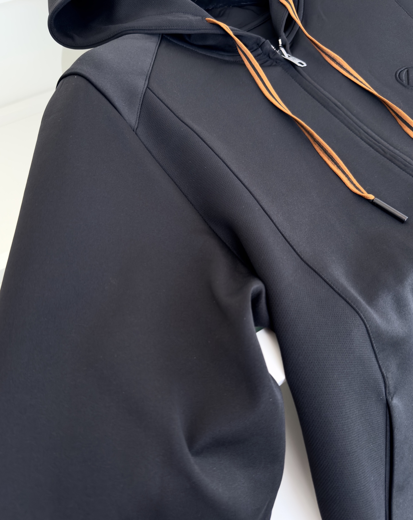 外套 ZE*NA杰*亚 2025秋冬 （可搭配套装）休闲运动连帽休闲套装 经典款 胸口标志点缀 结合 几