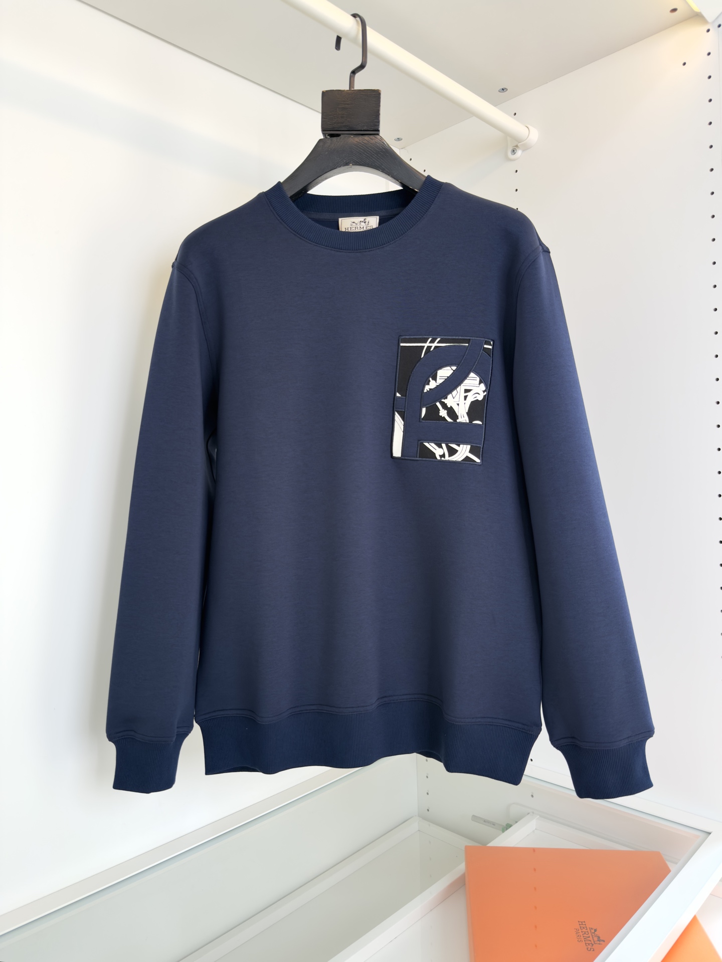 Hermès Heren Trui met Geborduurde Details - Stijlvol en Comfortabel