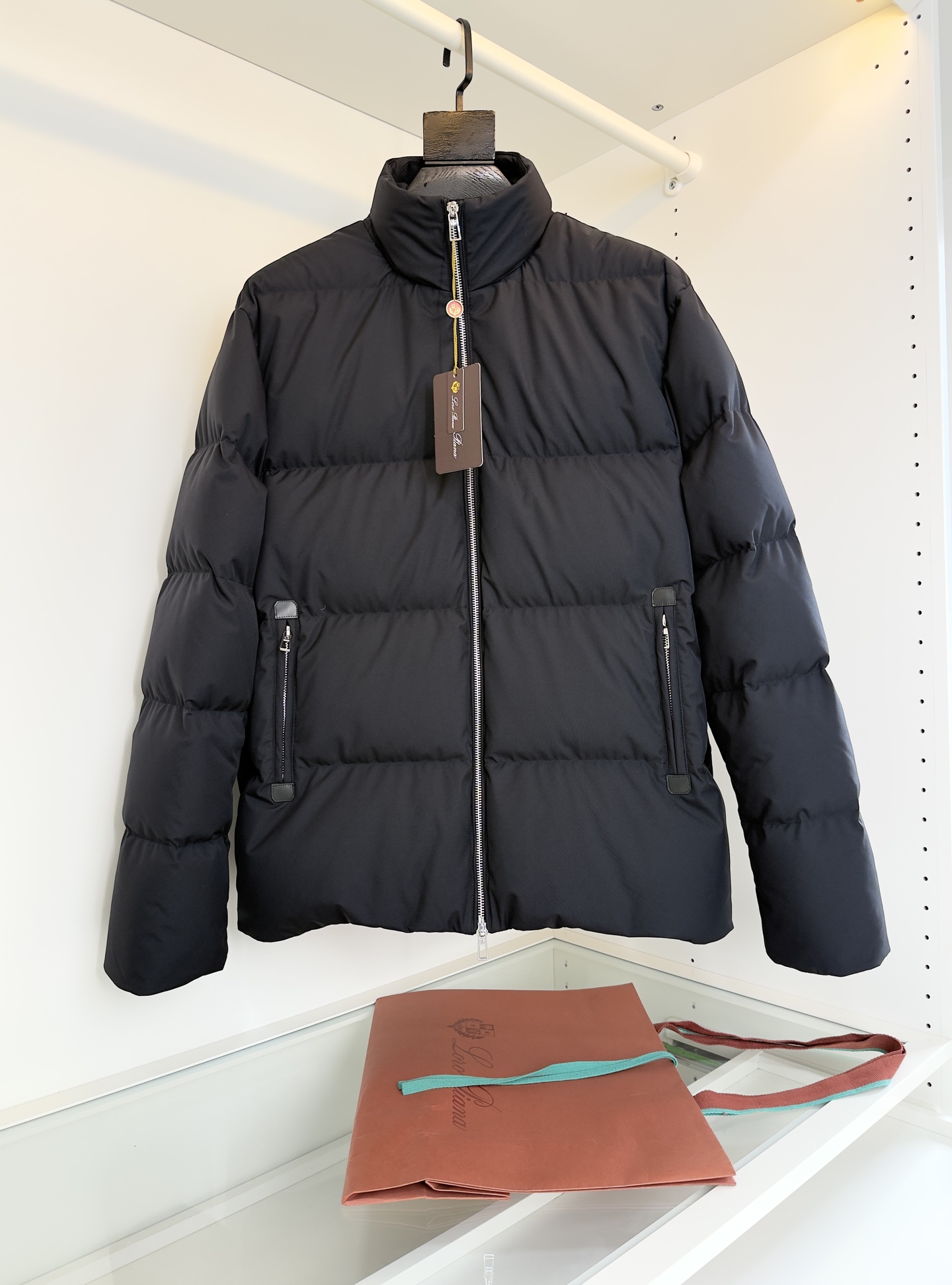 Lo*ro Pi*na诺 u翩雅 2025秋冬 商务通勤立领羽绒外套！年年经典款式 小立领 两侧插袋 拉