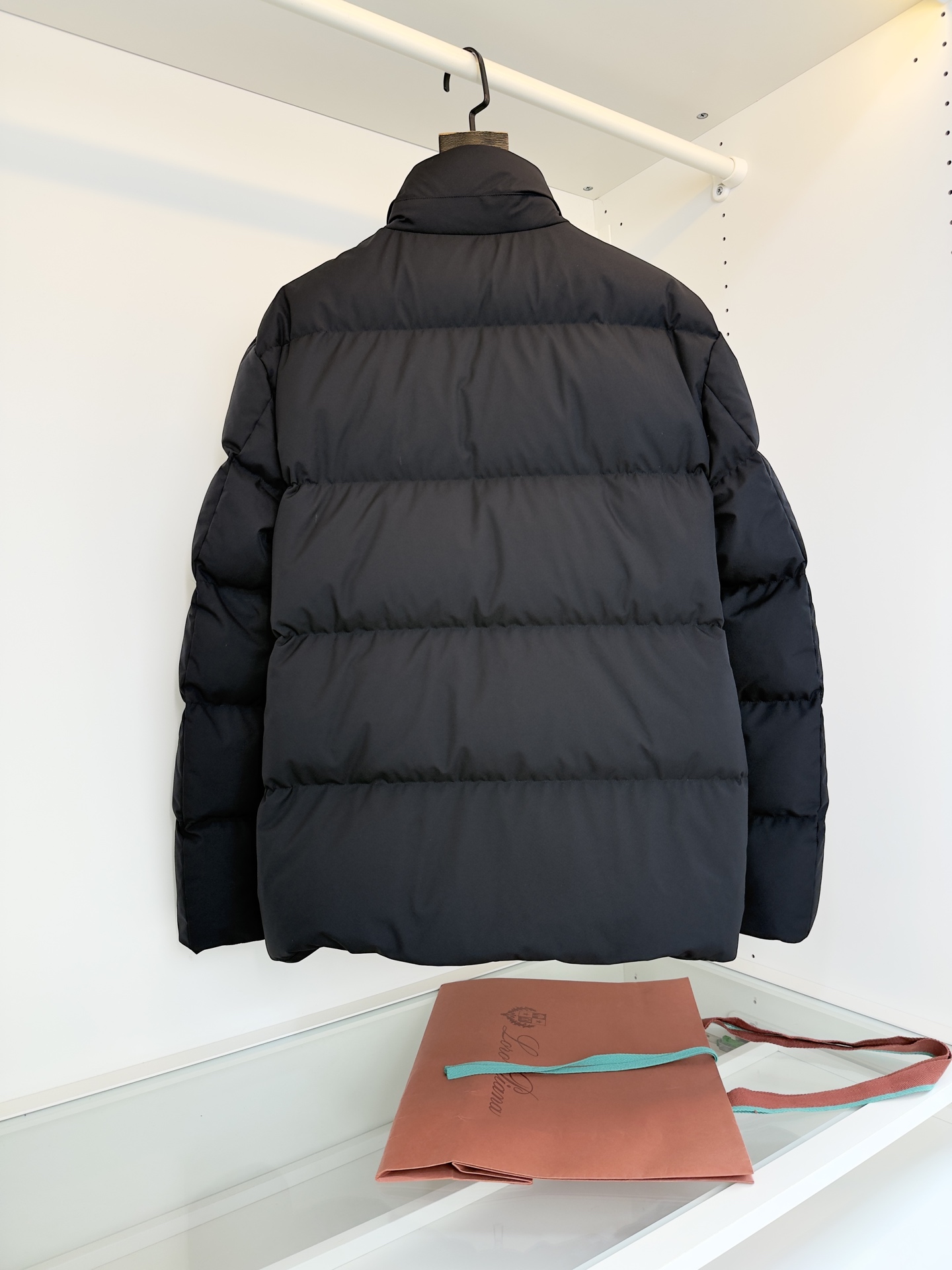 Lo*ro Pi*na诺 u翩雅 2025秋冬 商务通勤立领羽绒外套！年年经典款式 小立领 两侧插袋 拉