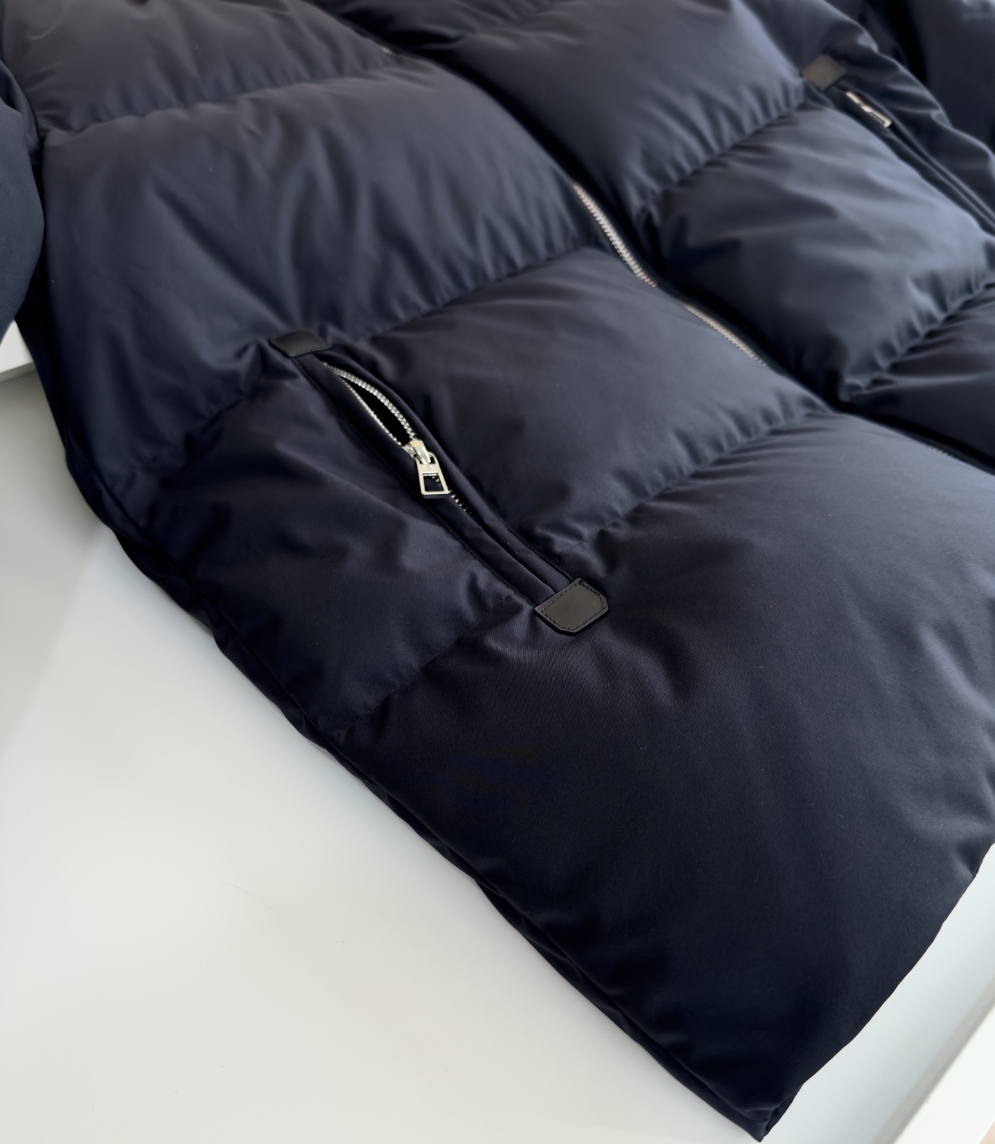 Lo*ro Pi*na诺 u翩雅 2025秋冬 商务通勤立领羽绒外套！年年经典款式 小立领 两侧插袋 拉