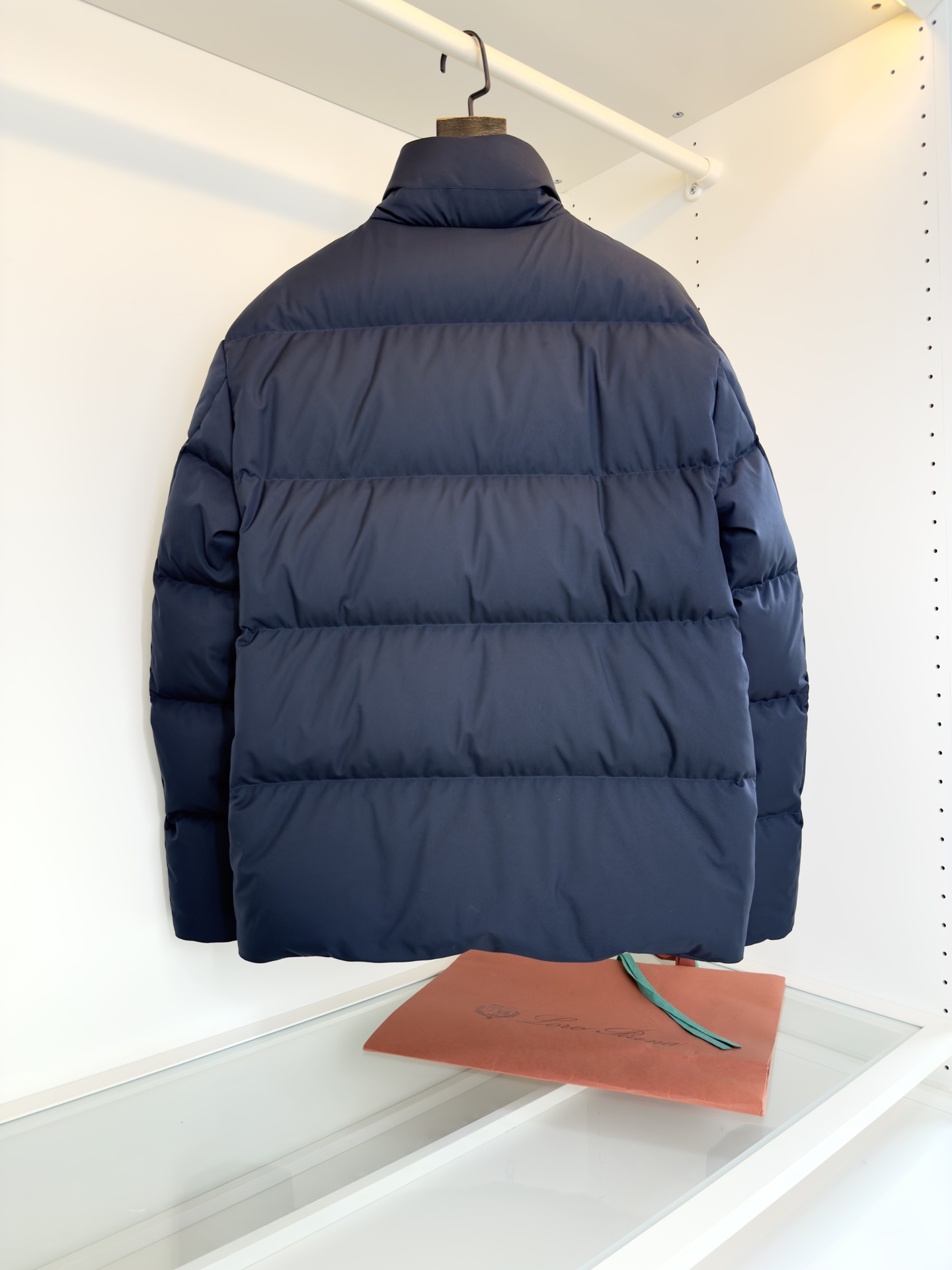 Lo*ro Pi*na诺 u翩雅 2025秋冬 商务通勤立领羽绒外套！年年经典款式 小立领 两侧插袋 拉