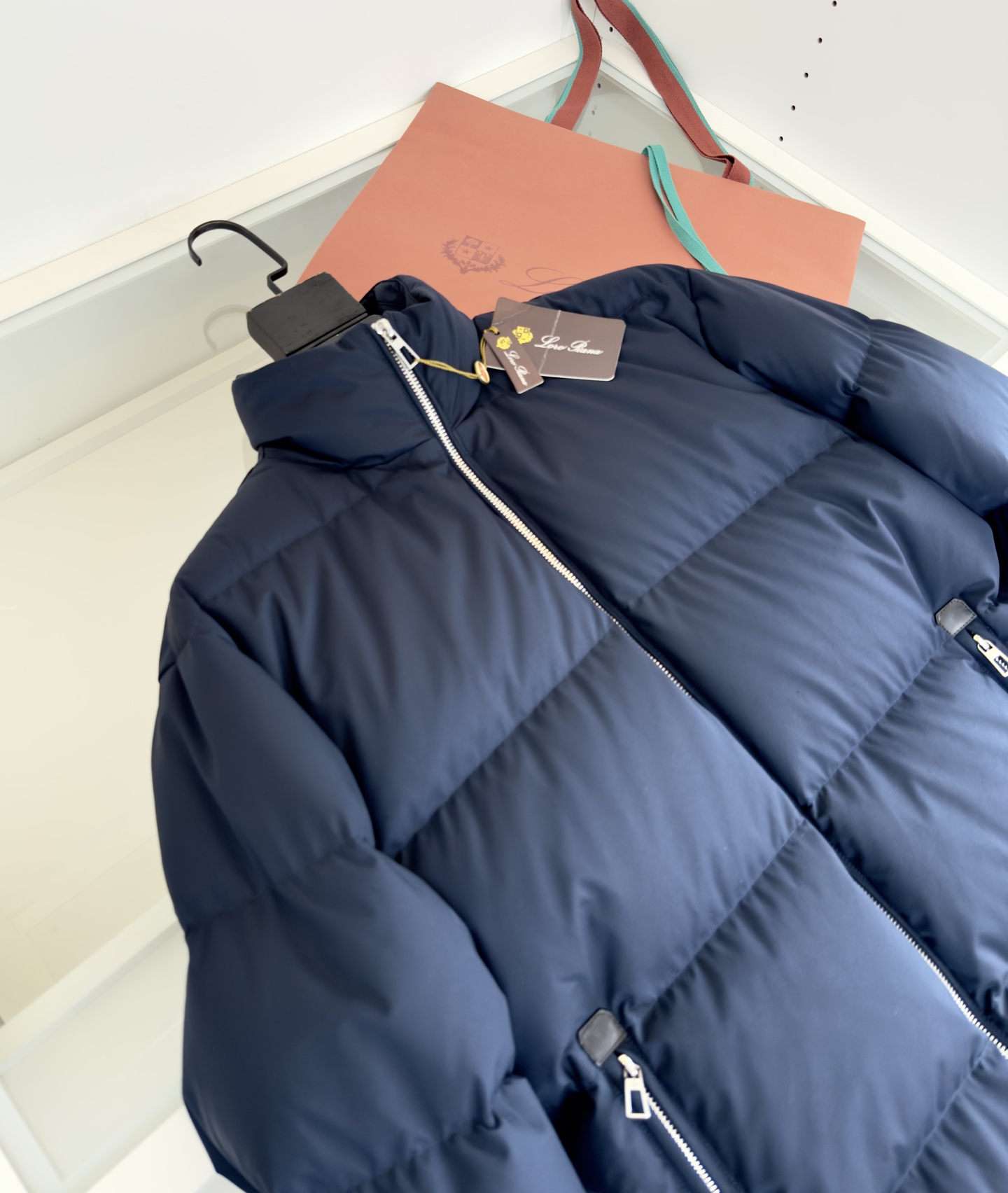 Lo*ro Pi*na诺 u翩雅 2025秋冬 商务通勤立领羽绒外套！年年经典款式 小立领 两侧插袋 拉