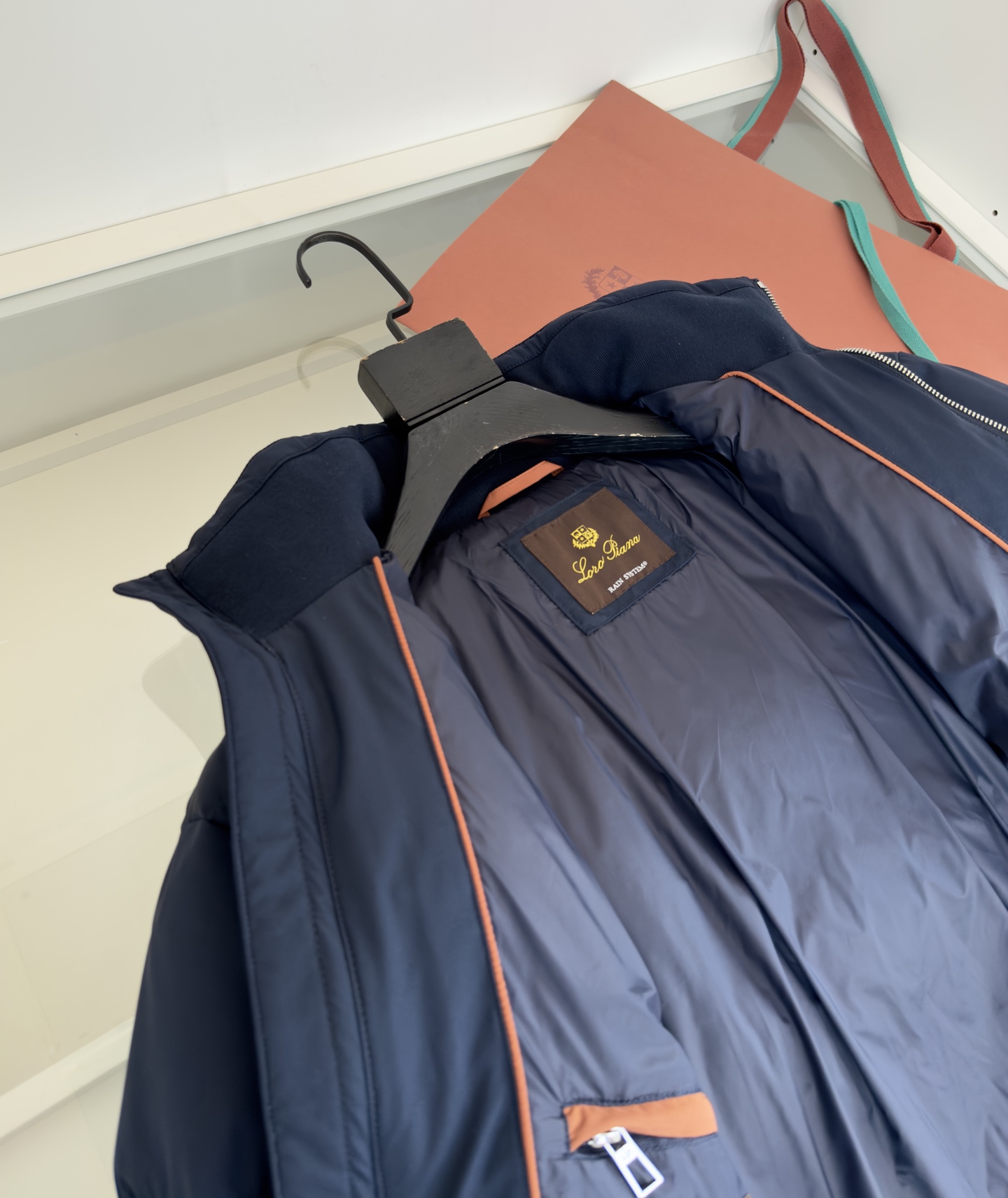 Lo*ro Pi*na诺 u翩雅 2025秋冬 商务通勤立领羽绒外套！年年经典款式 小立领 两侧插袋 拉