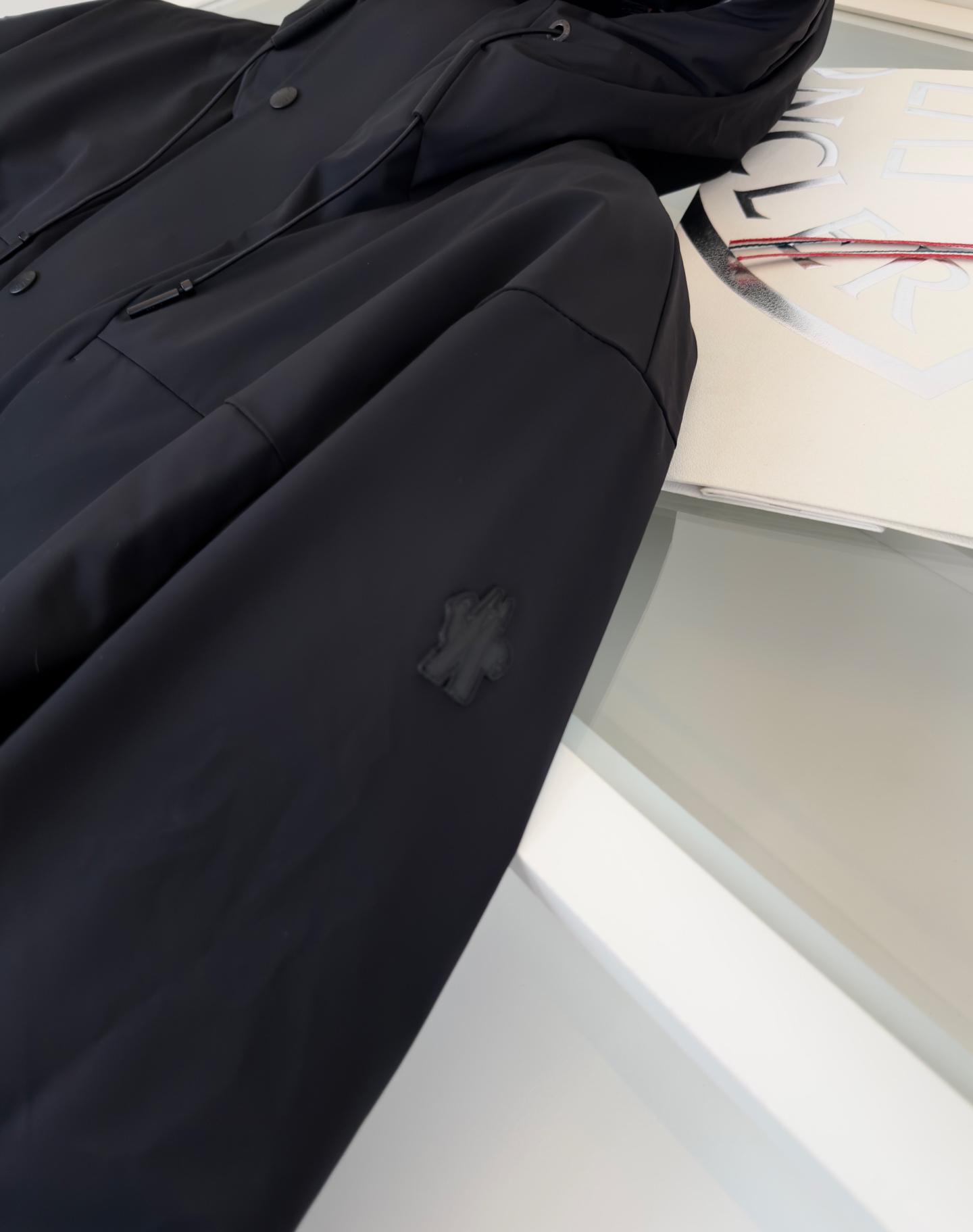 MON*LER蒙*口 2025冬季新品 都市运动系列 连帽羽绒夹克款外套 厚款 多口袋的设计 简洁流畅线