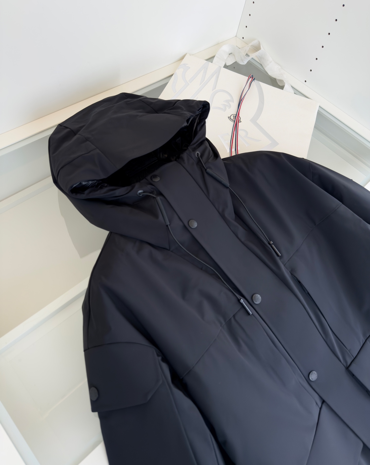 MON*LER蒙*口 2025冬季新品 都市运动系列 连帽羽绒夹克款外套 厚款 多口袋的设计 简洁流畅线