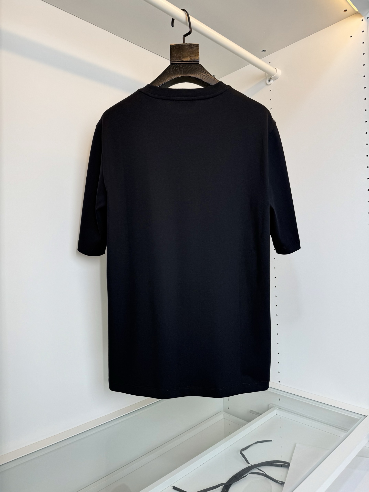 罗*威L**WE 2026春夏新款，联名系列 猫眼结合Anagram 刺绣圆领短袖T恤 胸前饰有猫眼和 