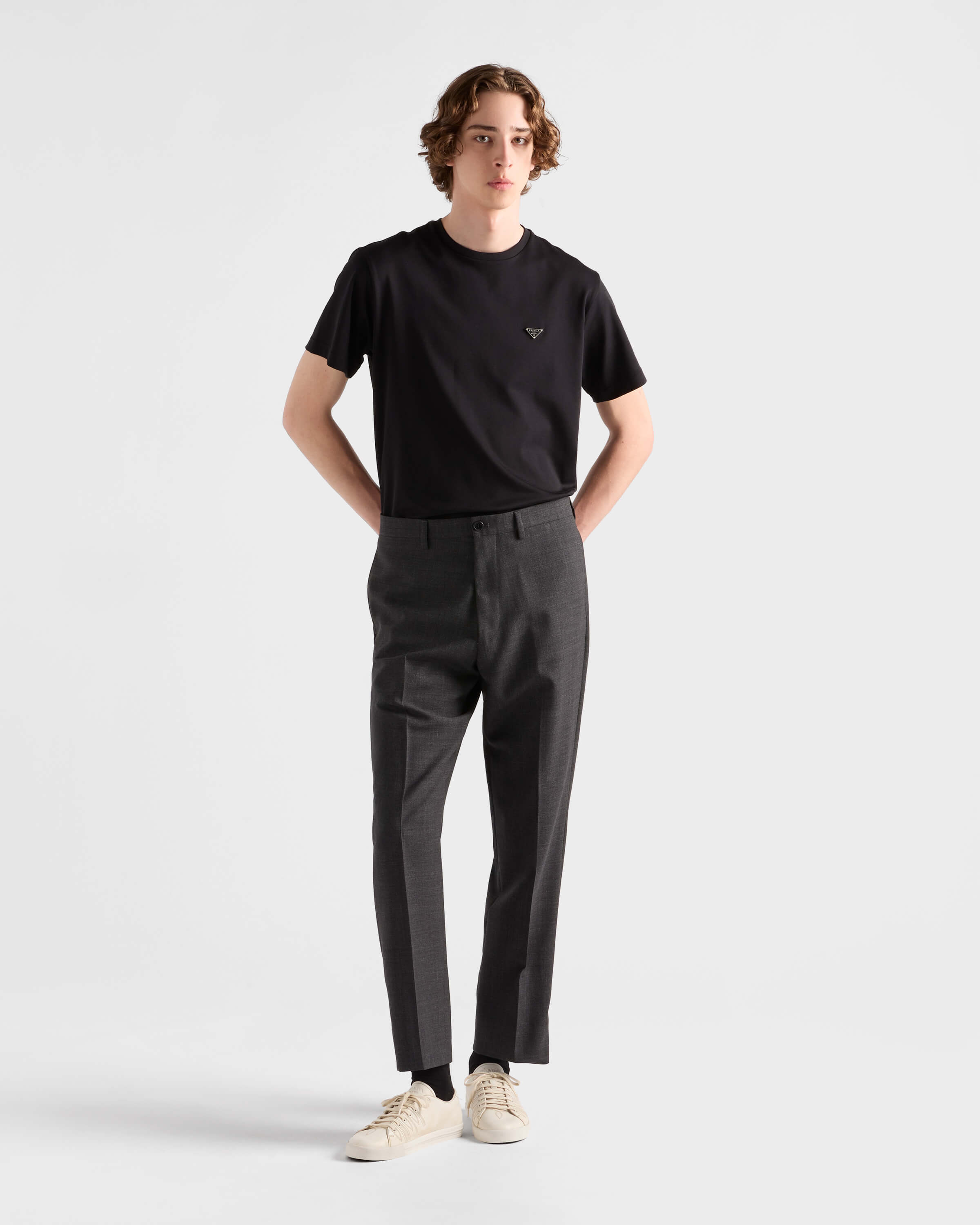 NO:743292,Cabinets are on sale!  The model's upper body effect is as follows. Size chart. Try on 172 - wear size L for slim fit. When placing an order, please refer to the size chart, Prada-clothing, prada,19860909柜在售！模特上身效果如下 尺码表 试穿172-穿L码修身 下单可参考尺码表,普拉达-服装,prada,,Women's clothing