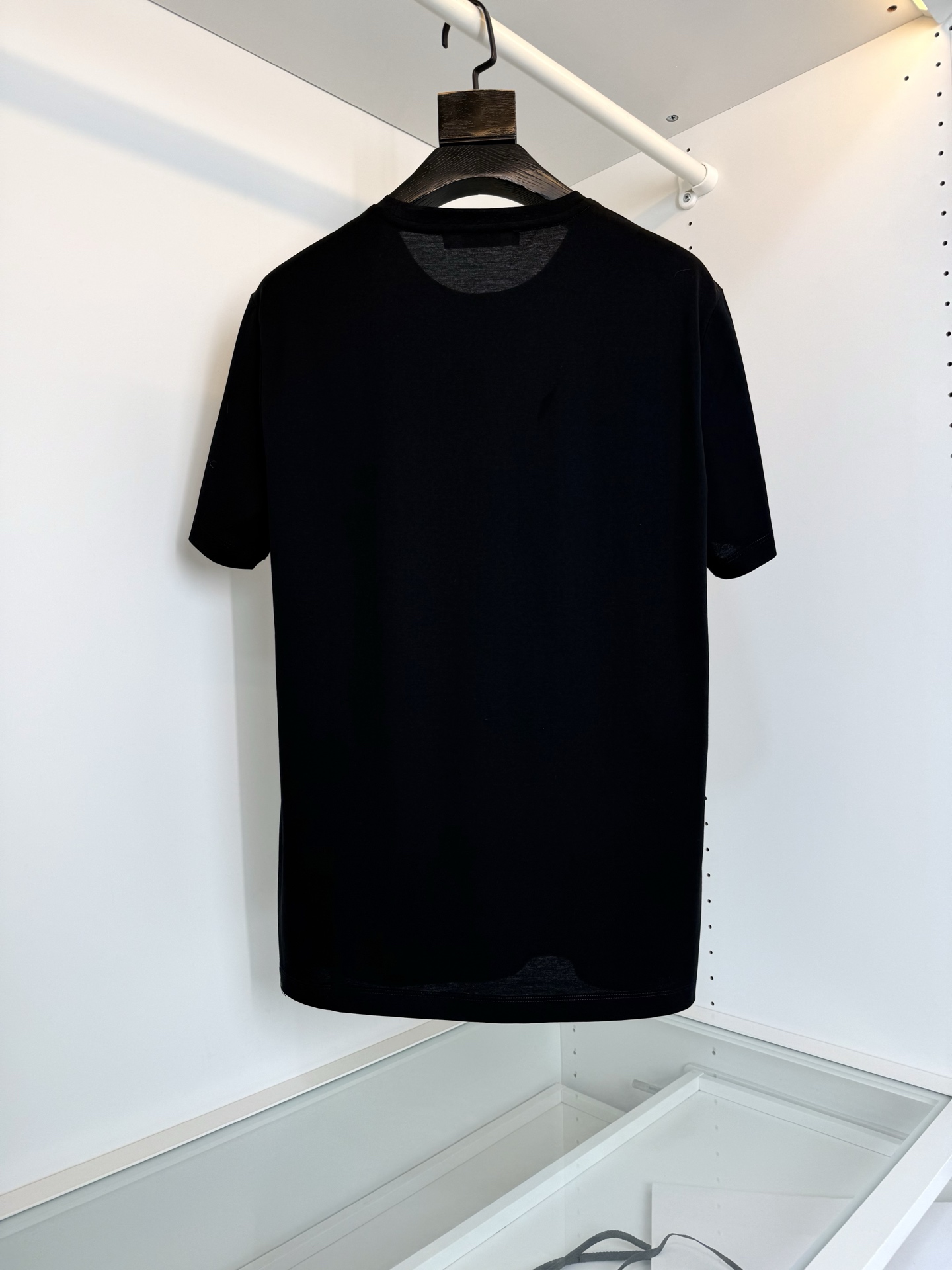 GI***CHY纪*希 2026春夏！柜在售。纪家迷必入推荐！艺术彩拔印花圆领短袖T恤 印花是Sarah