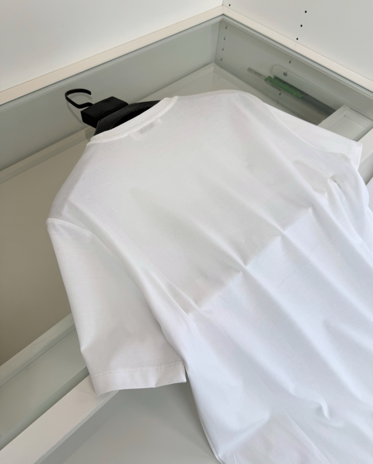 GI***CHY纪*希 2026春夏！柜在售。纪家迷必入推荐！艺术彩拔印花圆领短袖T恤 印花是Sarah