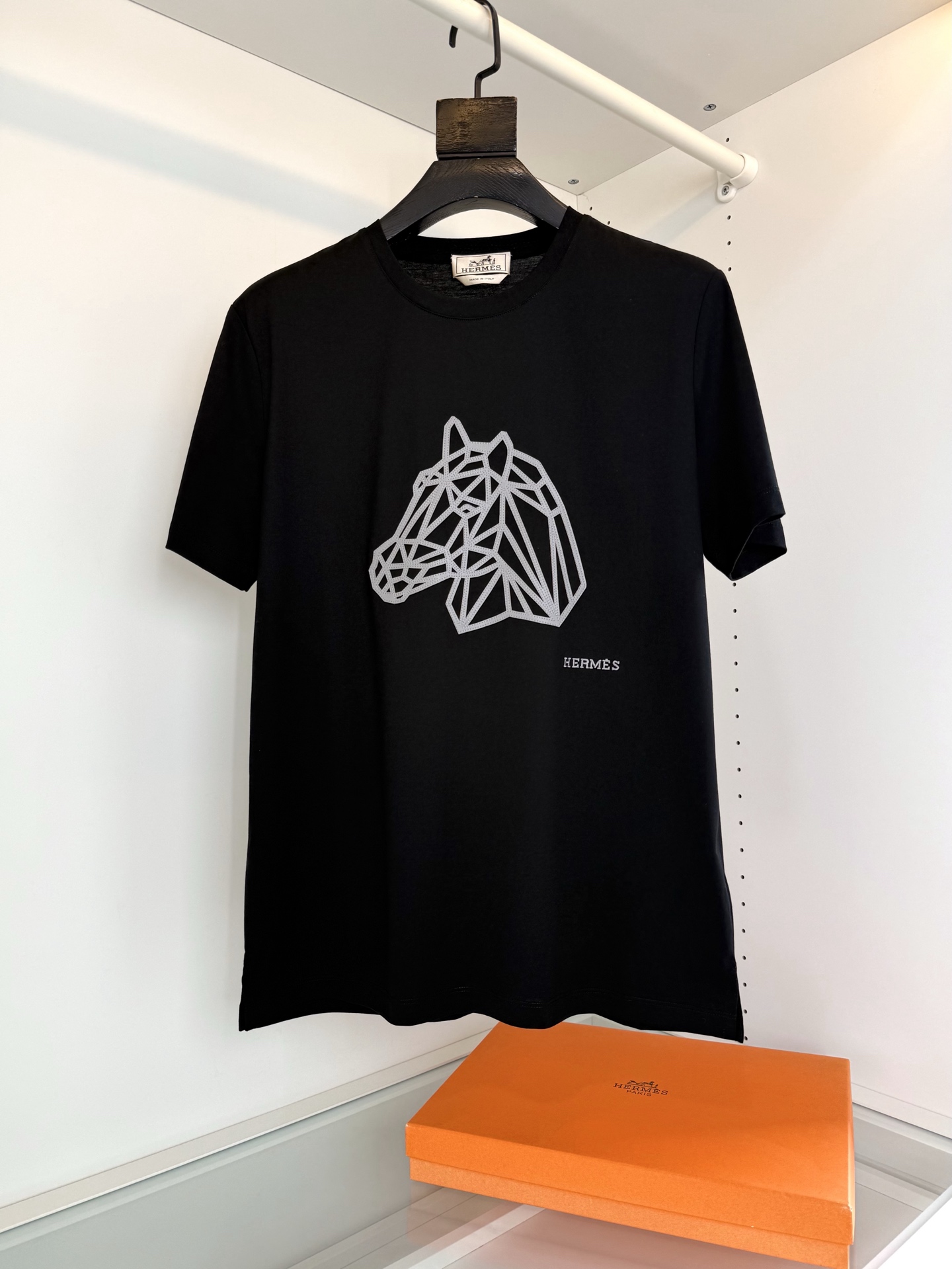 에르메스 자수 코튼 슬림핏 반팔 티셔츠 24900 Hermes T Shirt