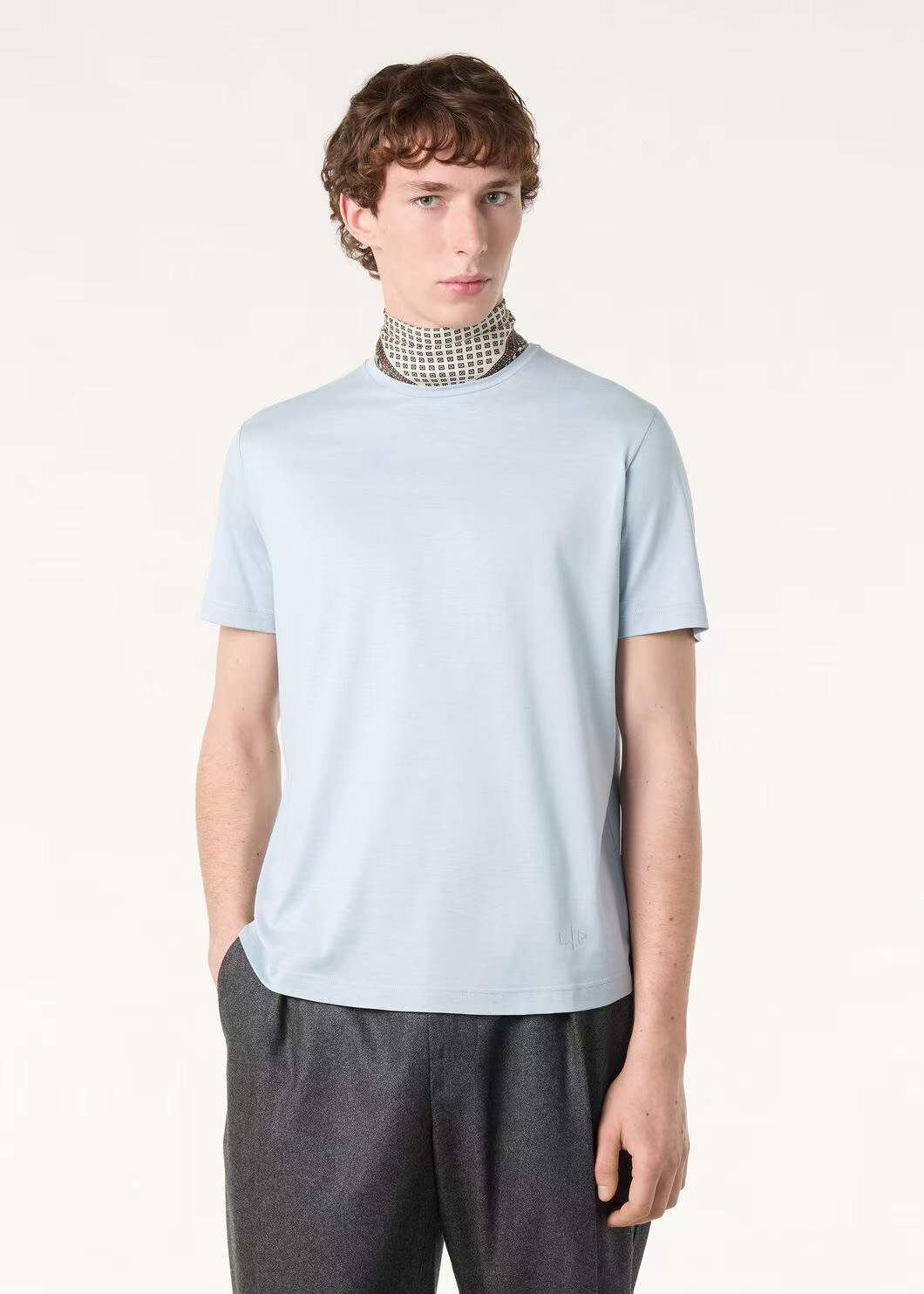 NO:774343,The model’s upper body effect is as follows!  Try on 172-size L is suitable. Please refer to the size chart when placing an order, men's clothing,19860909模特上身效果如下！ 试穿172-穿L码合适 下单可参考尺码表,男装,,Women's clothing