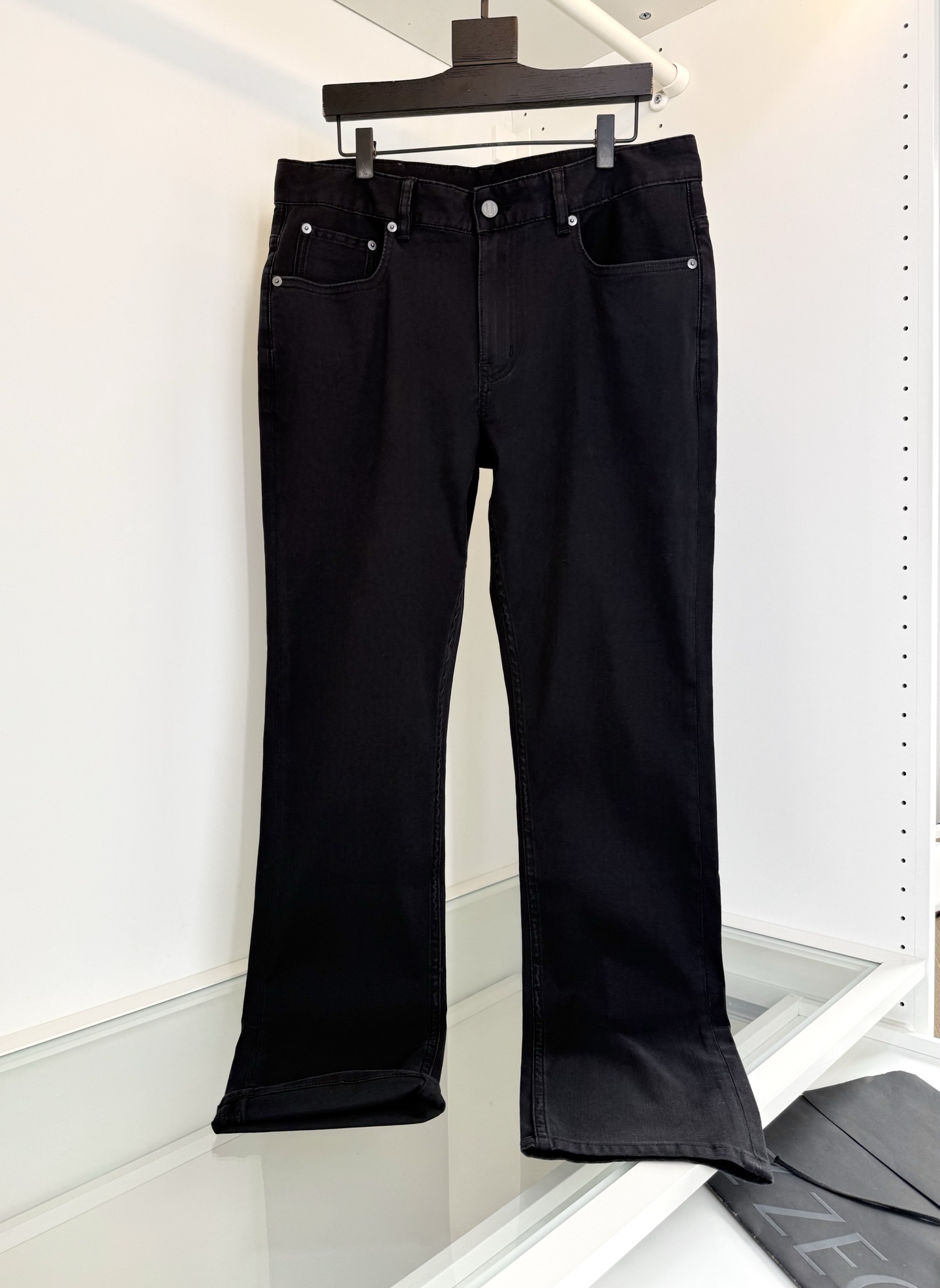 NO:781529,ZE*NA 2026 Spring and Summer Thin Style Every Year Classic Small Straight Fit Five-Pocket Men's Jeans A Must-Have Style for the Wardrobe Look Exquisite Hardware Back Pocket Logo Embroidery Fits Classic Small Straight Fit Natural Eco-Friendly Black Wash Classic Versatile Fabric Made of Custom-Weaved Summer Thin Denim Good Glossy Slightly Elastic The upper body is skin-friendly and breathable while also having a good sense of stiffness Full product order Color Black  30-38 (there are 35) try on 172-148, size 32 is suitable, men's clothing, jeans,19860909ZE*NA杰*亚 2026春夏薄款 年年经典 小直筒修身五袋款男士牛仔裤 衣橱的必备款 看 精致的五金 后口袋标志刺绣点缀合身经典小直筒版型 天然环保黑色水洗 经典百搭 面料采用客供订织夏季薄款牛仔布 光泽好 微微弹力 上身亲肤透气的同时 又有很好的挺括感 全品相订单 颜色 黑色 30-38（有35） 试穿172-148穿32码合适,男装,jeans,,Women's clothing