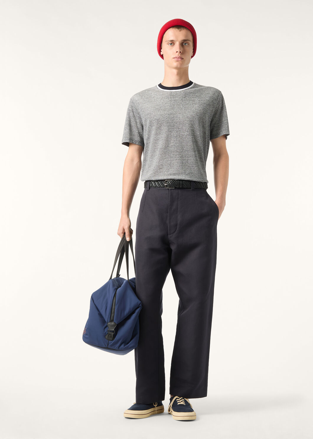 NO:783241,The model's upper body effect is as follows. Try on 172-size L is suitable. Please refer to the size chart when placing an order, men's clothing.19860909模特上身效果如下 试穿172-穿L码合适 下单可参考尺码表,男装,,Women's clothing