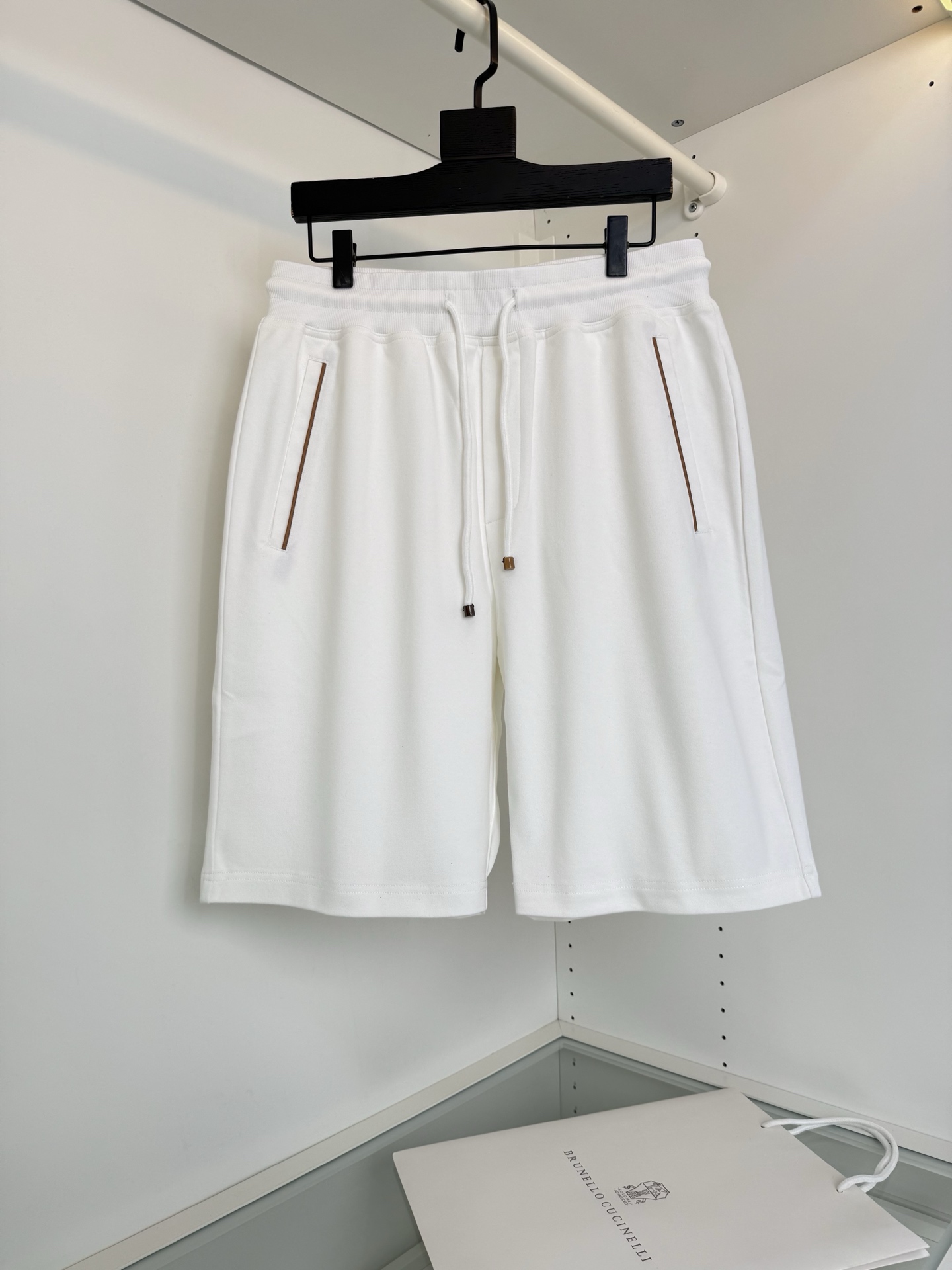 NO:884200,Bru**llo Cuci**lli 2026 Summer Travel Series Classic elastic waist casual shorts Classic style of the travel series Pockets on both sides Ribbon embellishment on the pockets A sporty and casual style Comfortable and skin-friendly in summer Fitted tailoring Elegant upper body. Loose volume and practical drawstring at the waist  Try on 172-148, suitable for XL, men's clothing, shorts,19860909Bru**llo Cuci**lli 2026夏季 旅行系列 经典款松紧腰休闲五分短裤 旅行系列的经典款 两侧插袋 口袋处织带的点缀 运动休闲实穿的一款 夏季穿着 倍感舒适亲肤 合体的剪裁 上身典雅气质.宽松量感与腰部的实用抽绳,两侧插袋面料采用纯棉的材质 舒适 亲肤 易打理 颜色 藏青色 白色 码数M-3XL 试穿172-148穿XL合适,男装,shorts,,Women's clothing