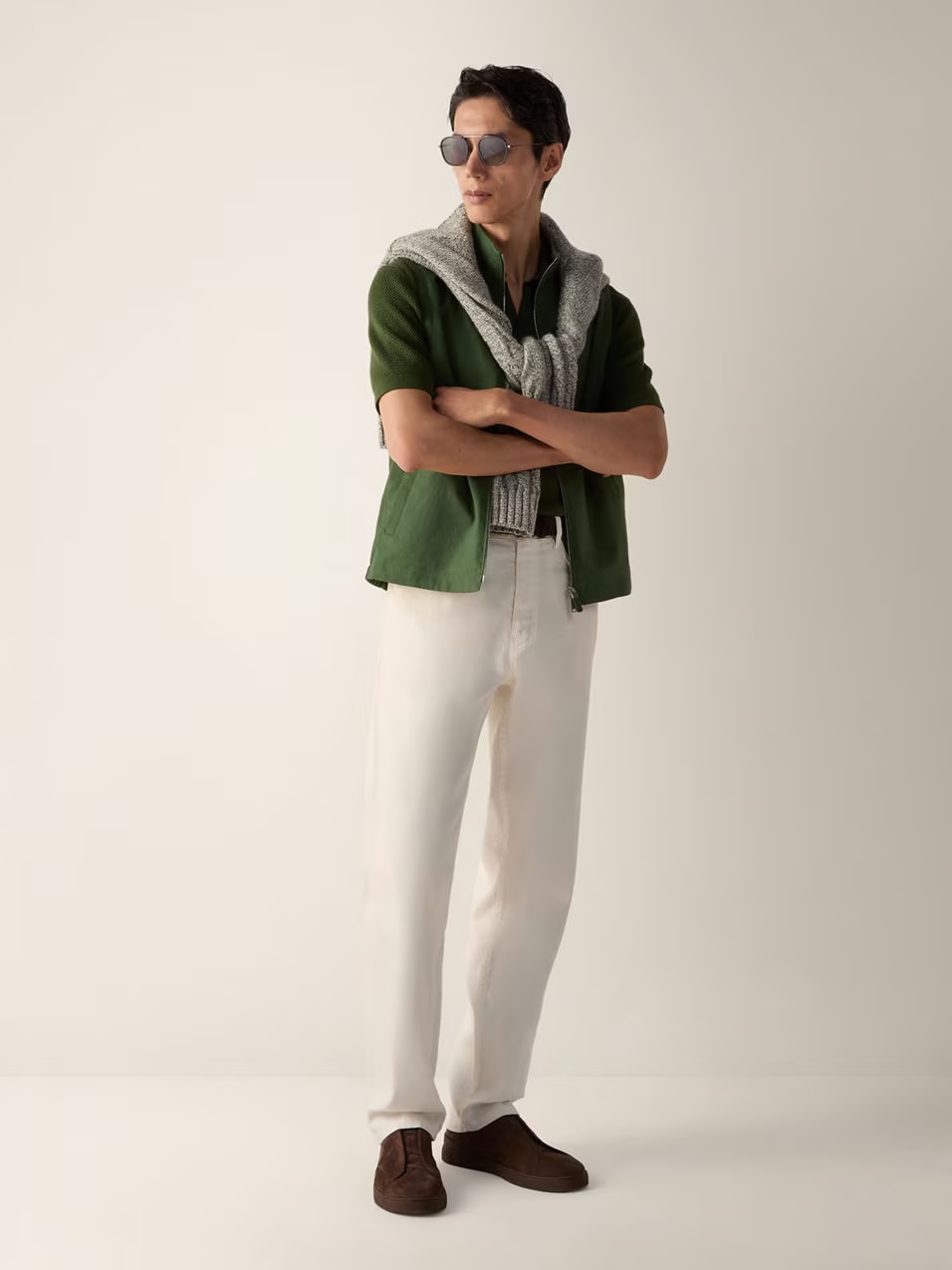 NO:947901,The model’s upper body effect is as follows!  Try on 172-size L is suitable. Please refer to the size chart when placing an order, men's clothing,19860909模特上身效果如下！ 试穿172-穿L码合适 下单可参考尺码表,男装,,Women's clothing