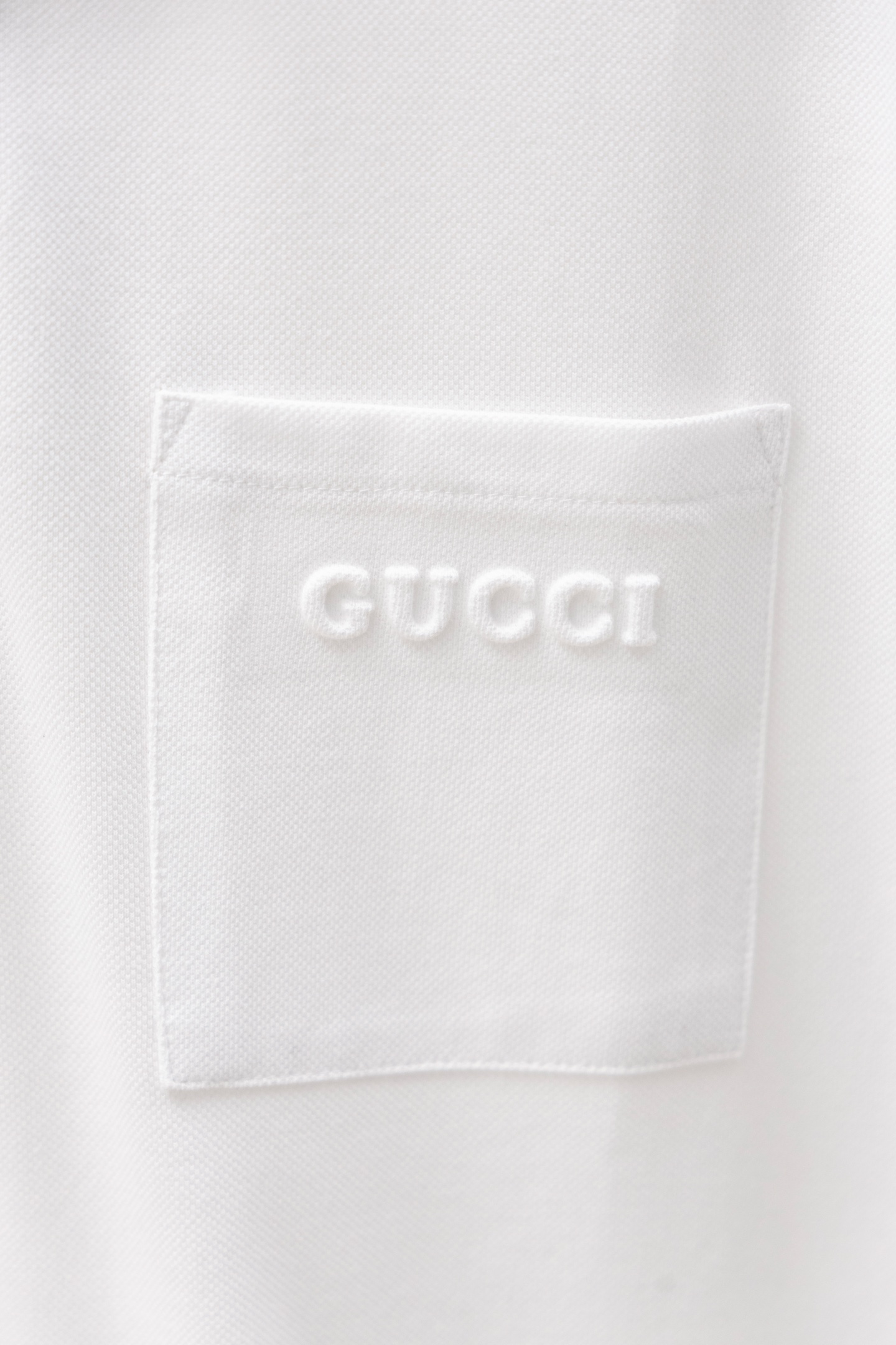 
Gucci/古驰 25ss新款
拼色罗纹 V领Polo
230克重全棉珠地
颜色：白  宝蓝
码数：S