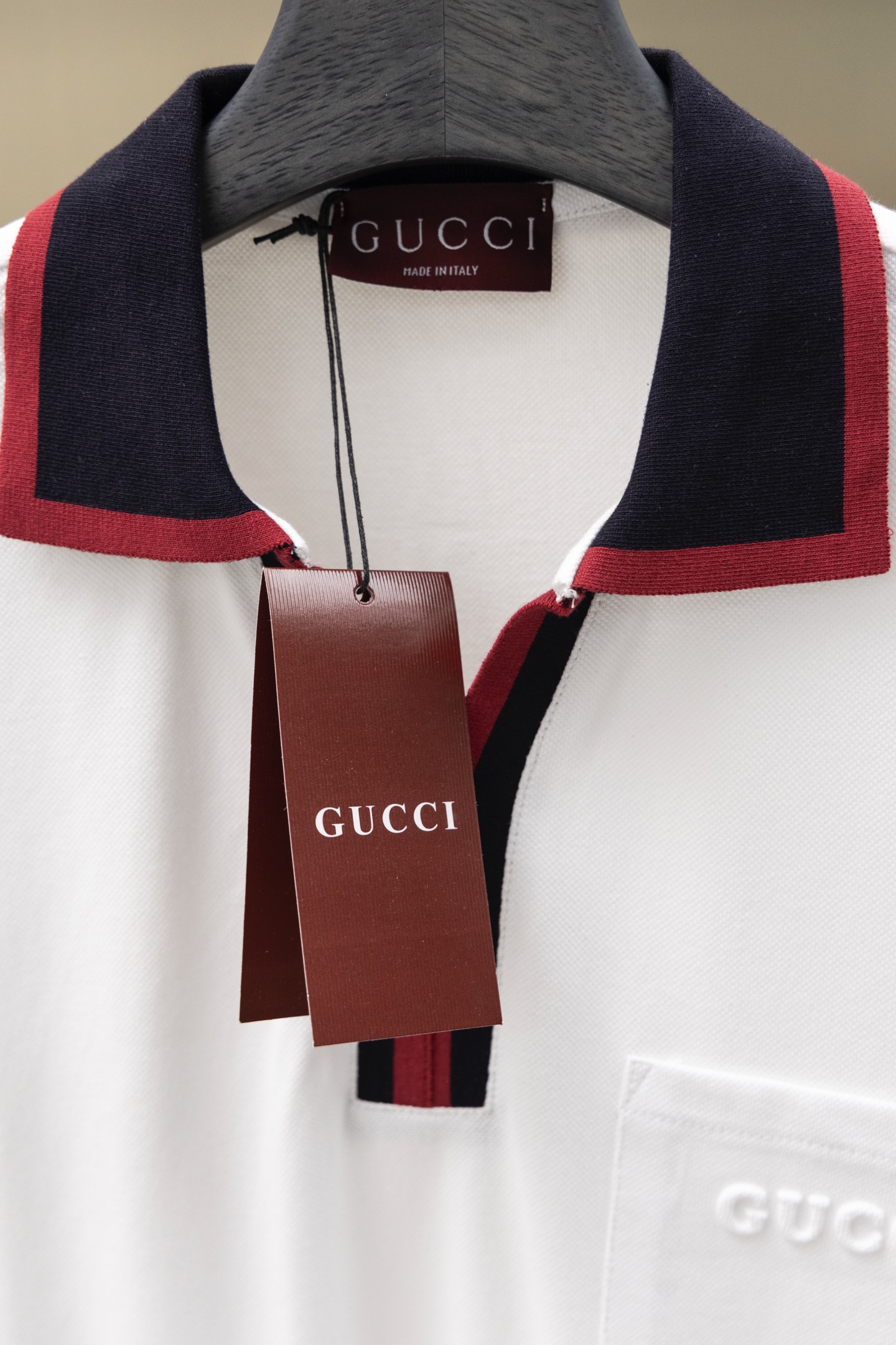 
Gucci/古驰 25ss新款
拼色罗纹 V领Polo
230克重全棉珠地
颜色：白  宝蓝
码数：S