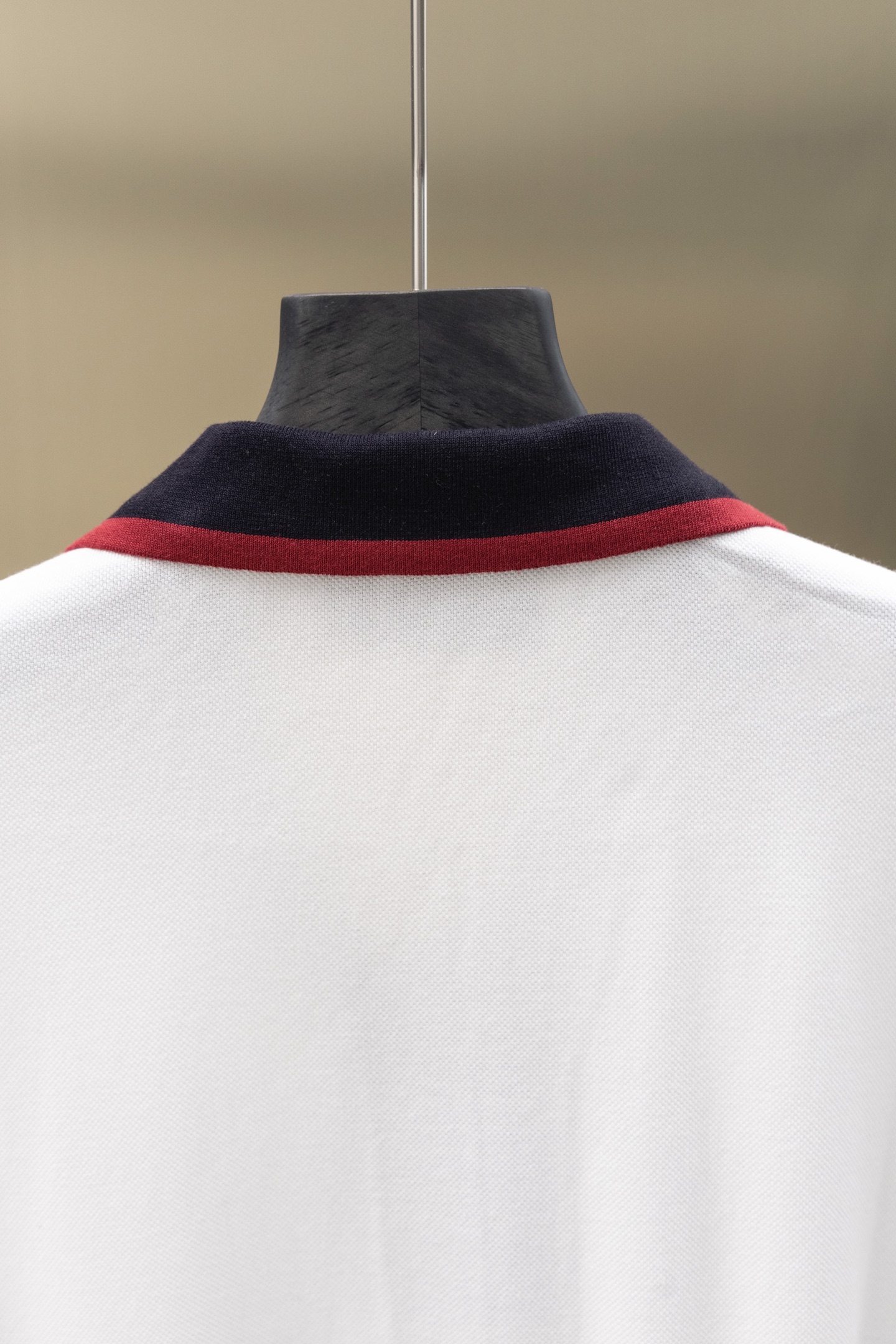 
Gucci/古驰 25ss新款
拼色罗纹 V领Polo
230克重全棉珠地
颜色：白  宝蓝
码数：S