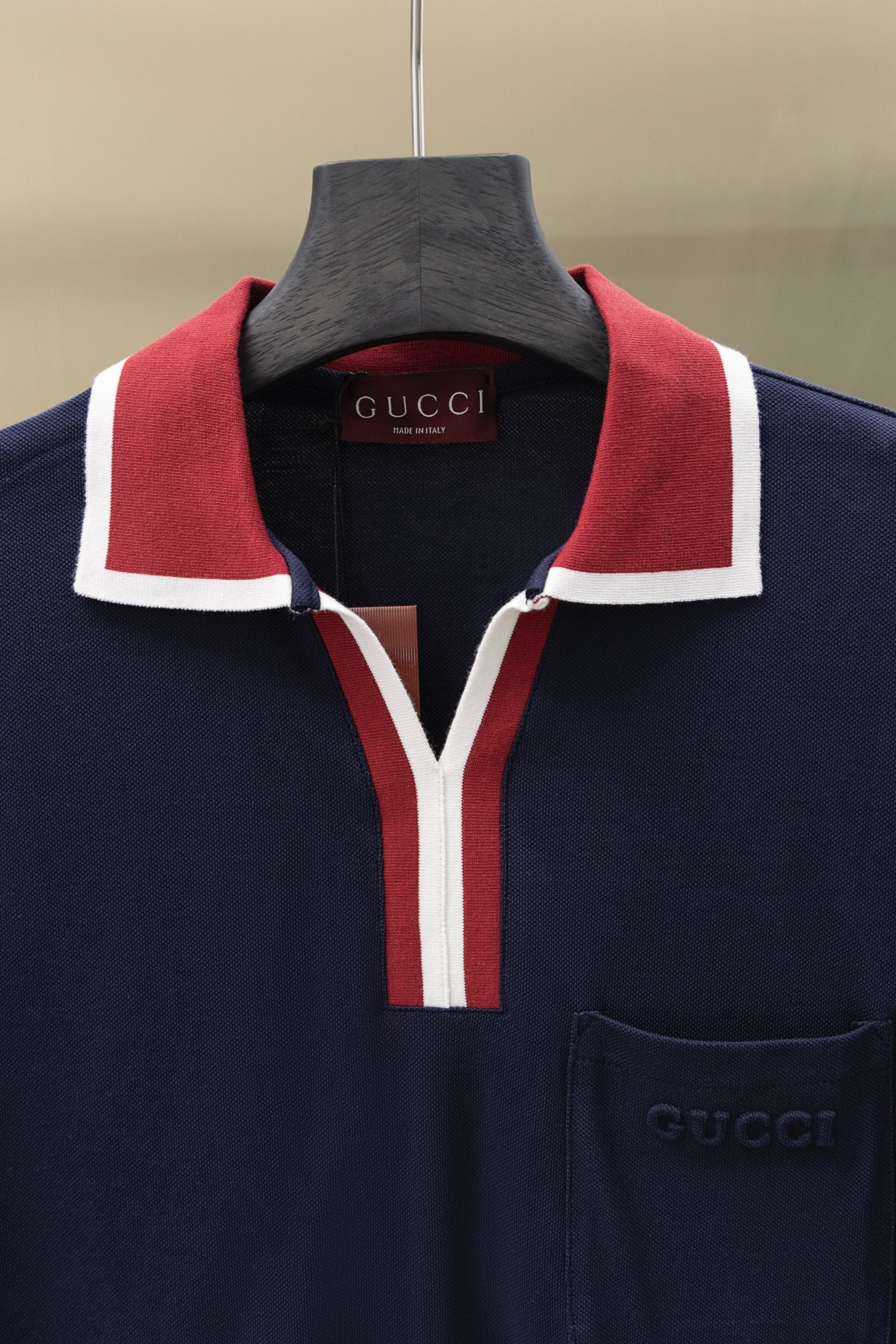 
Gucci/古驰 25ss新款
拼色罗纹 V领Polo
230克重全棉珠地
颜色：白  宝蓝
码数：S