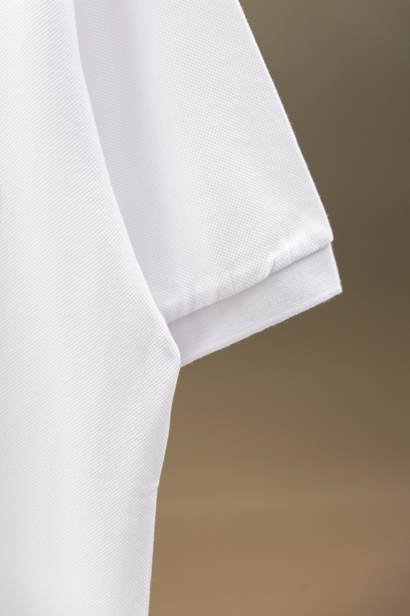 
Gucci/古驰 25ss新款
经典三色彩条Logo 印花Polo
230克重全棉珠地
颜色：白  黑