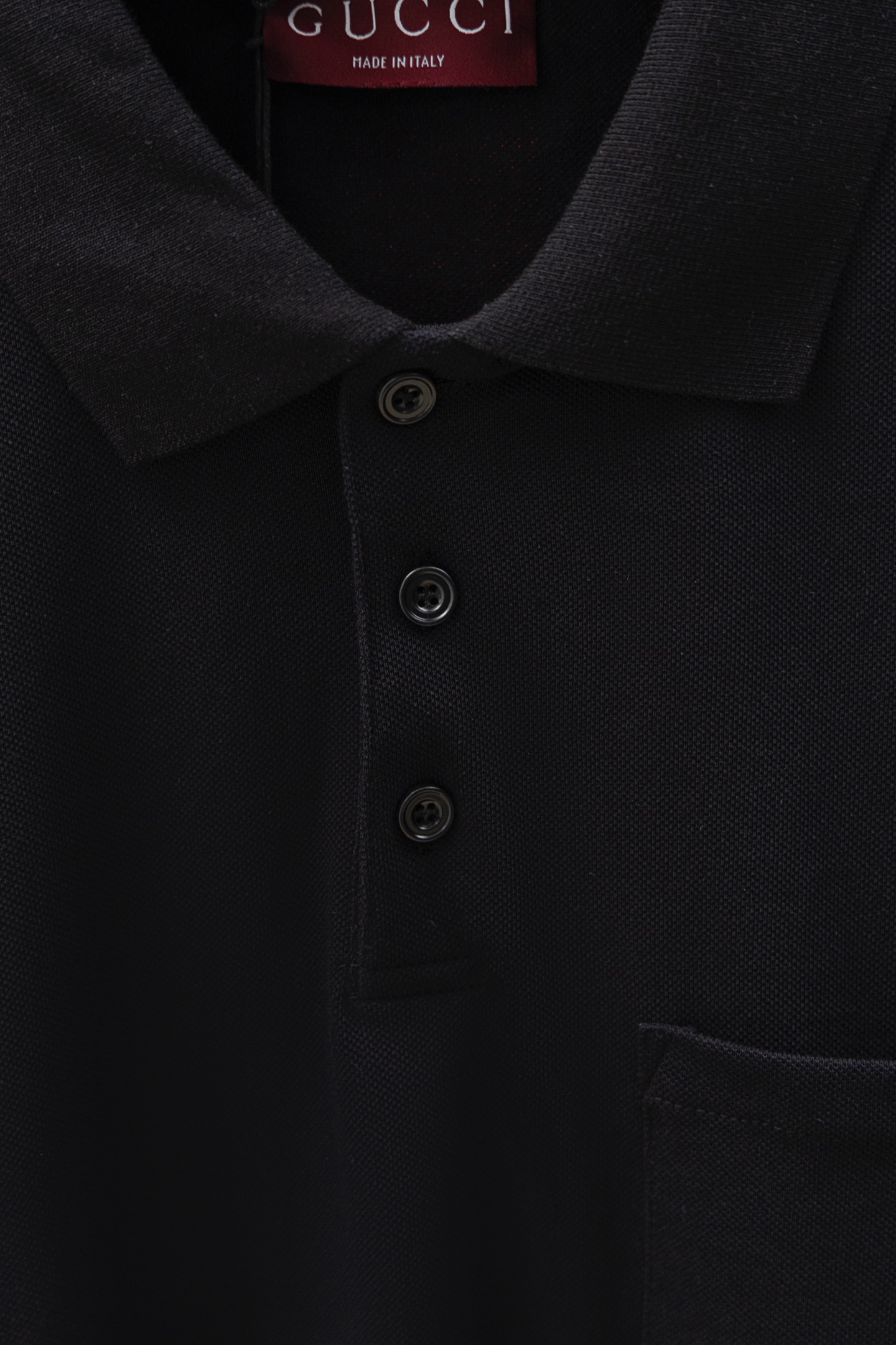 
Gucci/古驰 25ss新款
经典三色彩条Logo 印花Polo
230克重全棉珠地
颜色：白  黑