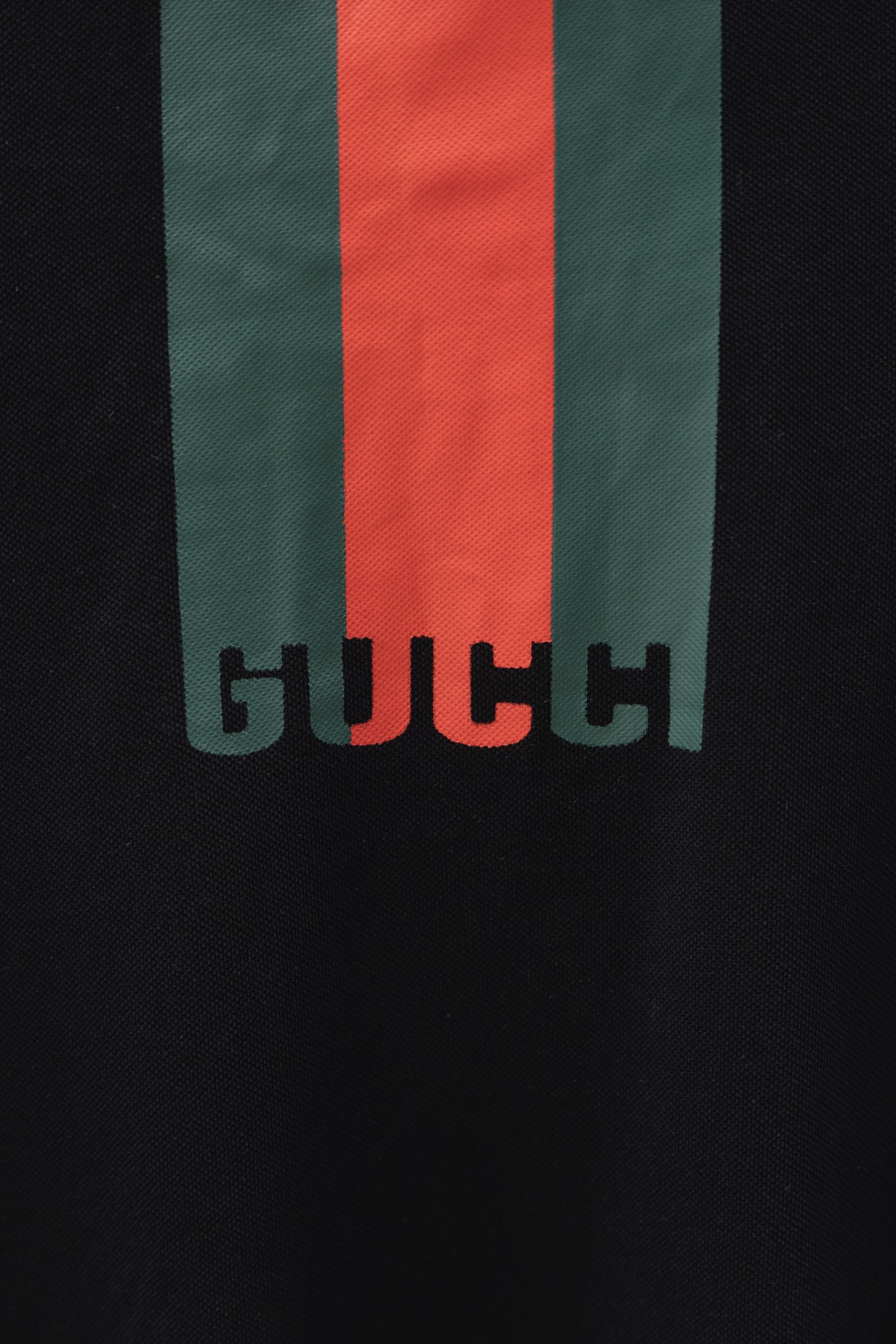 
Gucci/古驰 25ss新款
经典三色彩条Logo 印花Polo
230克重全棉珠地
颜色：白  黑