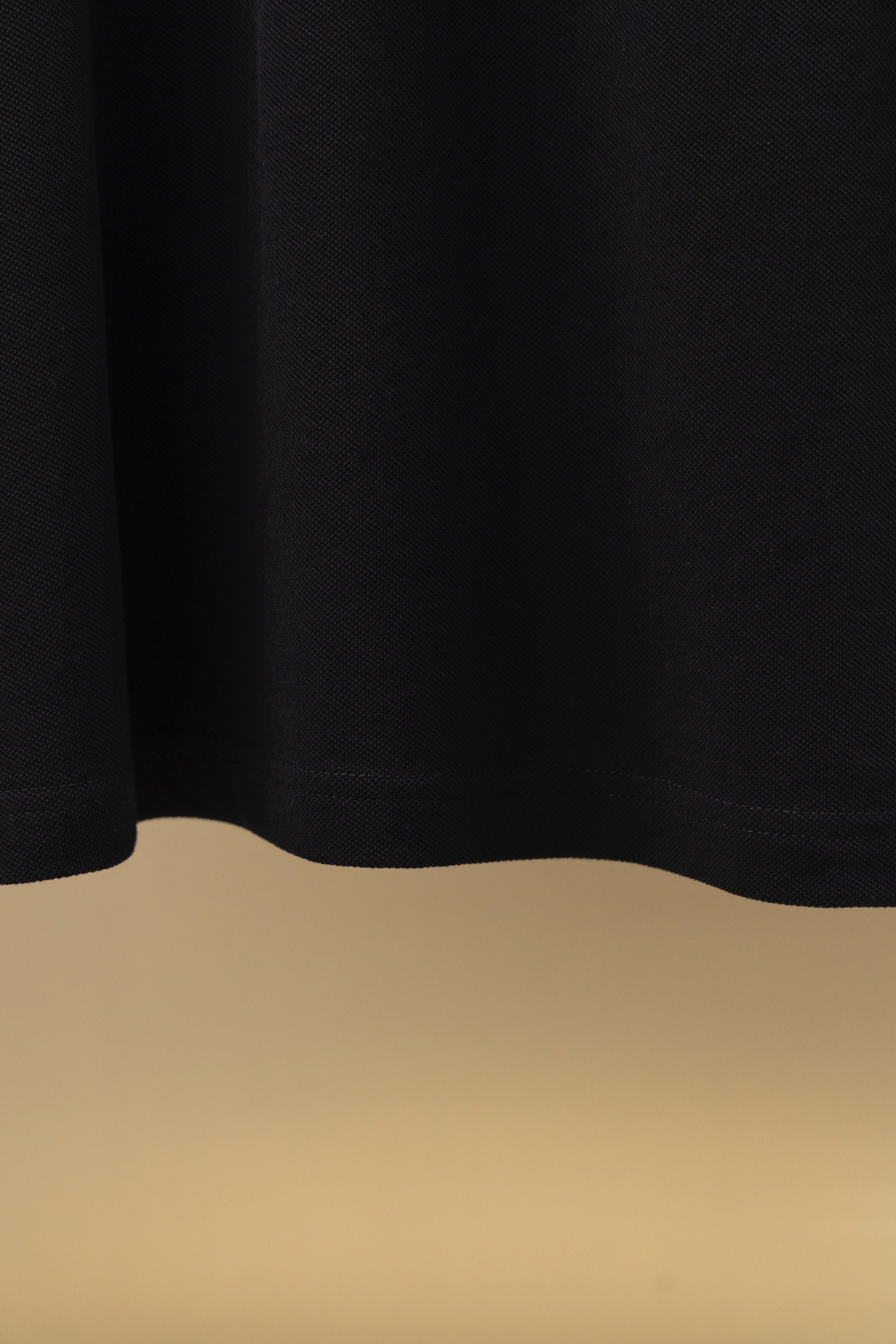 
Gucci/古驰 25ss新款
经典三色彩条Logo 印花Polo
230克重全棉珠地
颜色：白  黑