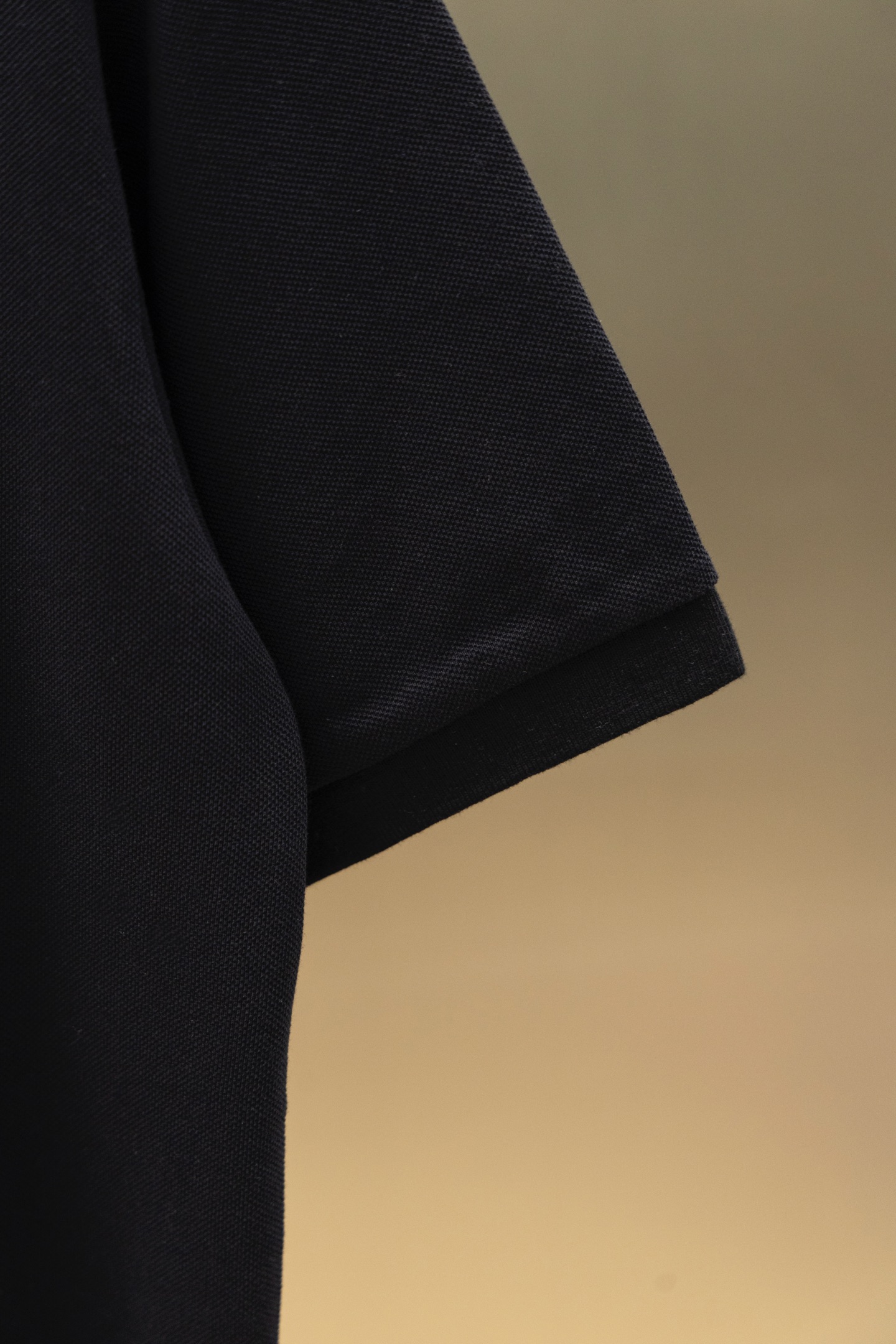 
Gucci/古驰 25ss新款
经典三色彩条Logo 印花Polo
230克重全棉珠地
颜色：白  黑