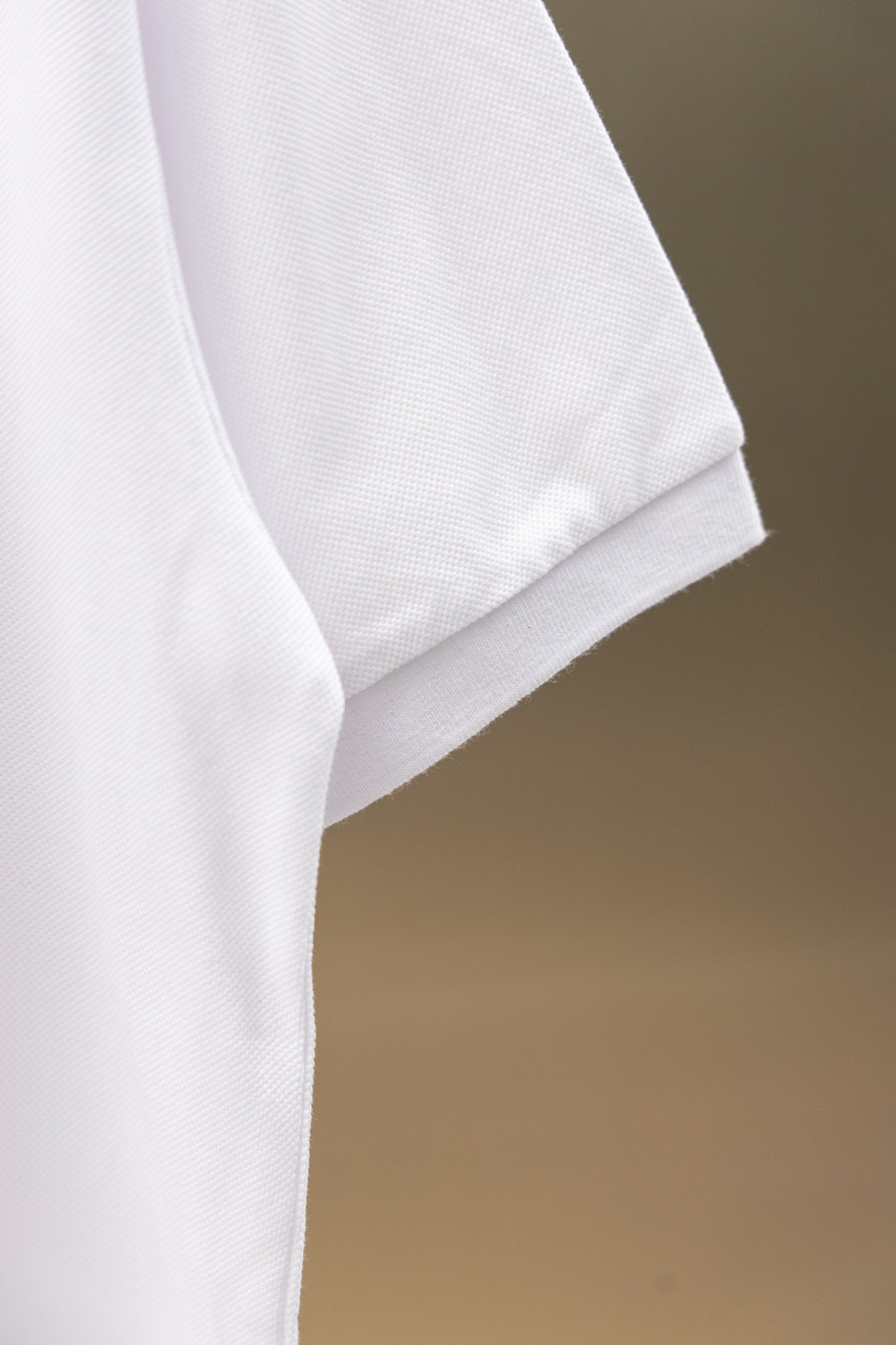 
Gucci/古驰 25ss新款
经典三色彩条Logo印花 贴袋Polo
230克重全棉珠地
颜色：白 