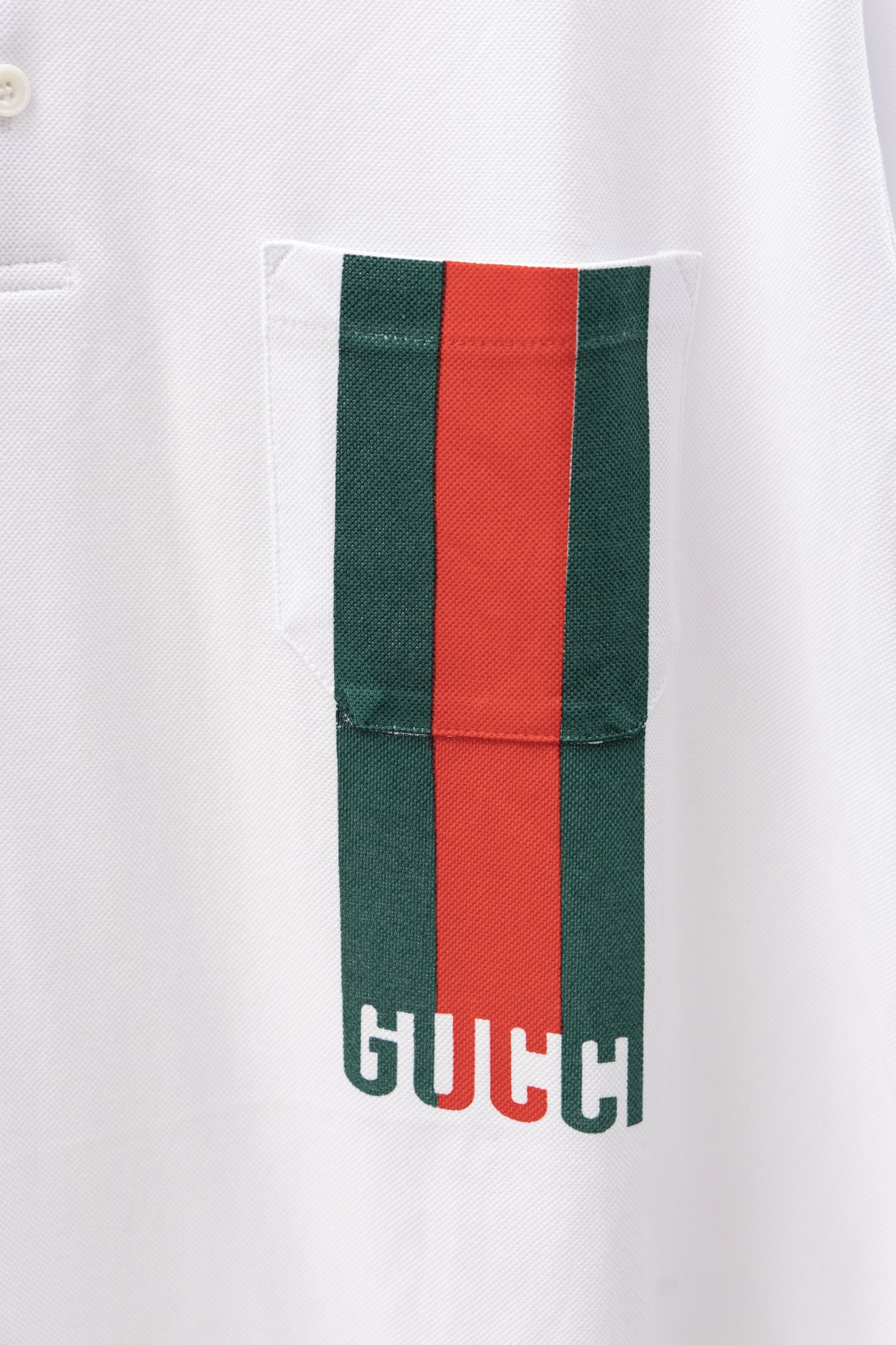 
Gucci/古驰 25ss新款
经典三色彩条Logo印花 贴袋Polo
230克重全棉珠地
颜色：白 