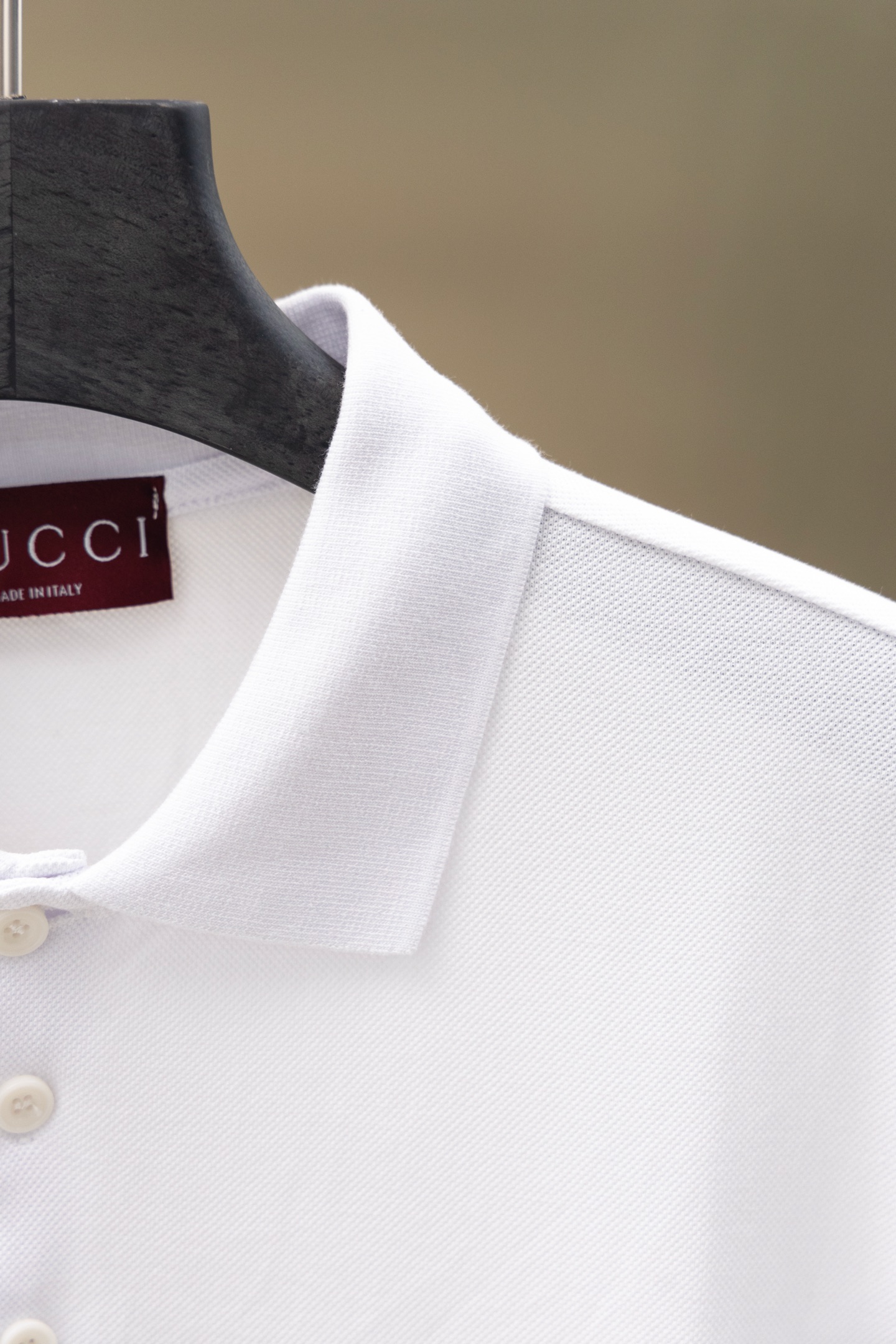 
Gucci/古驰 25ss新款
经典三色彩条Logo印花 贴袋Polo
230克重全棉珠地
颜色：白 