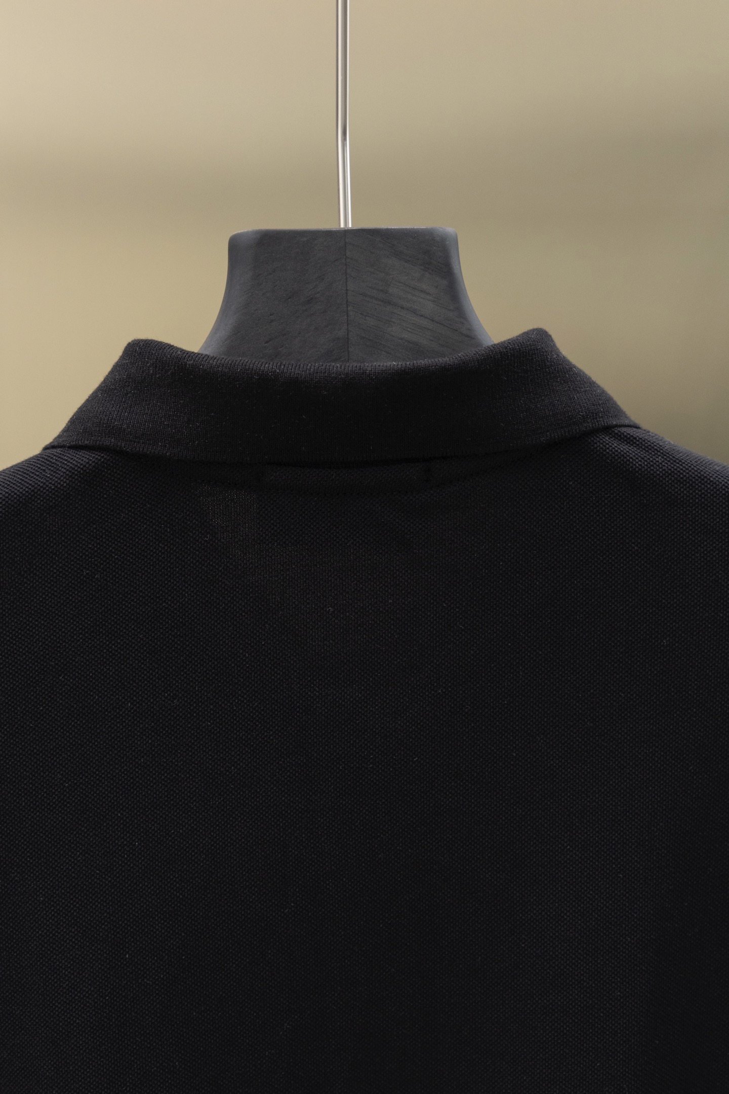 
Gucci/古驰 25ss新款
经典三色彩条Logo印花 贴袋Polo
230克重全棉珠地
颜色：白 
