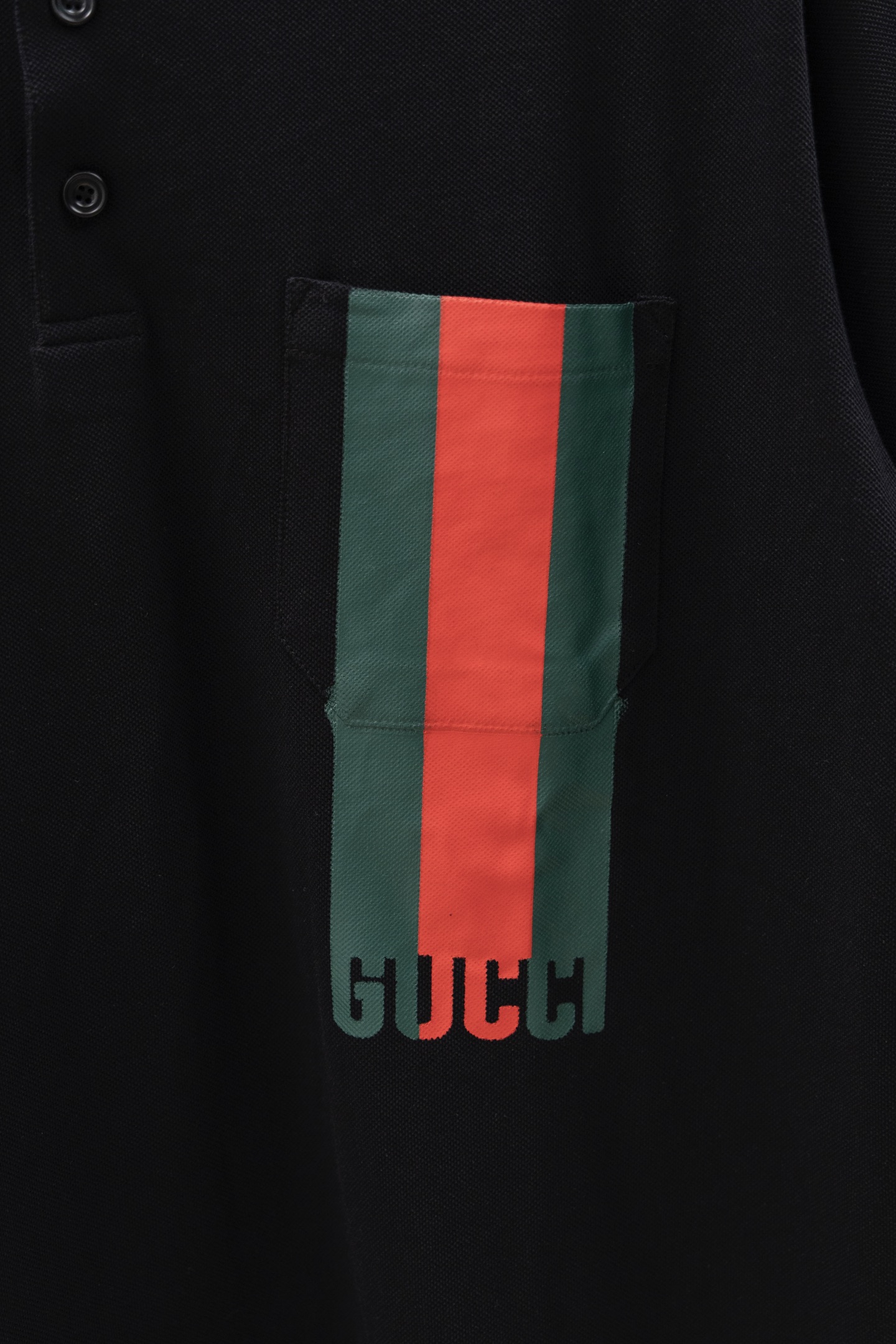 
Gucci/古驰 25ss新款
经典三色彩条Logo印花 贴袋Polo
230克重全棉珠地
颜色：白 