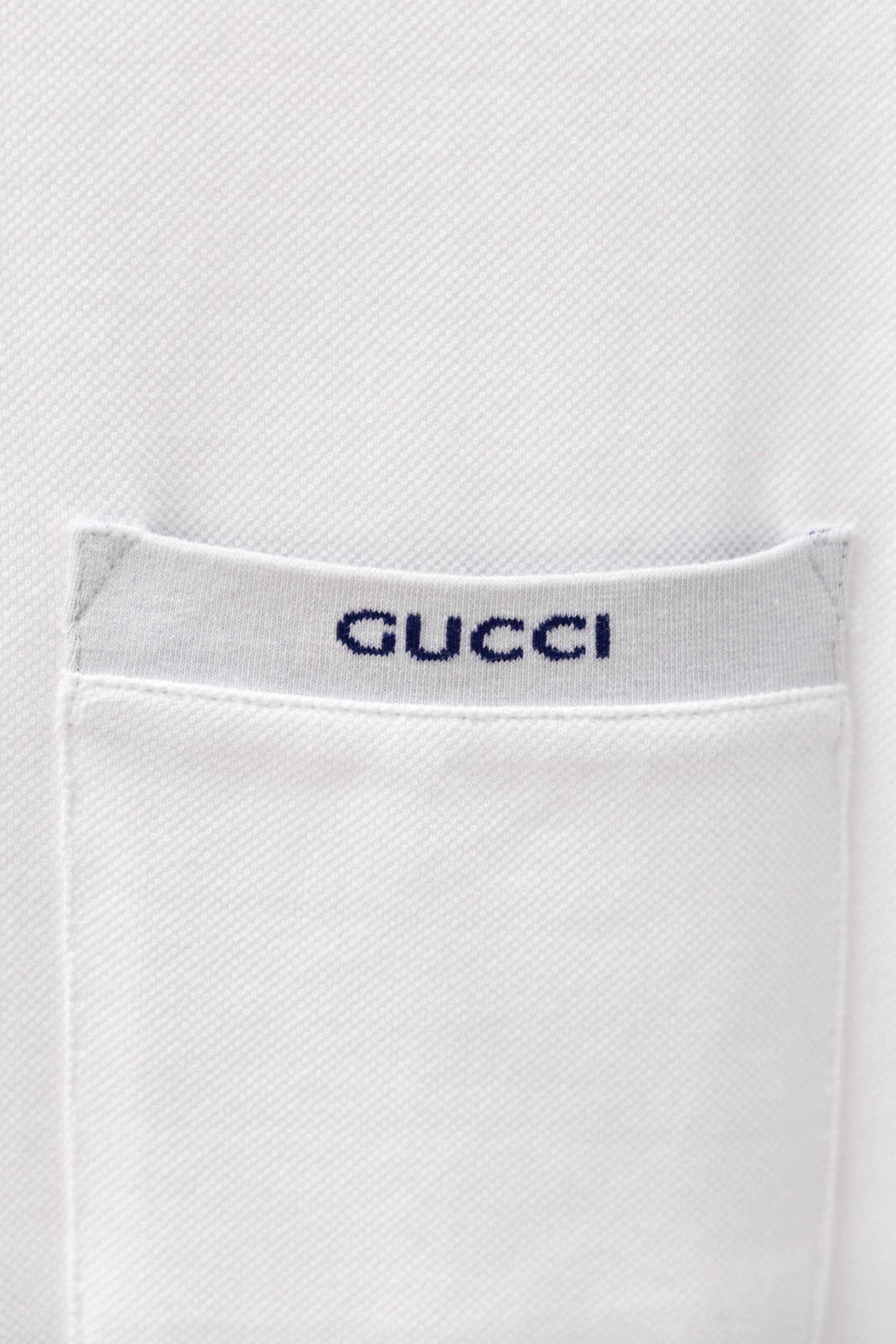 
Gucci/古驰 25ss新款
条纹领 提花Logo 贴袋Polo
230克重全棉珠地
颜色：白  宝