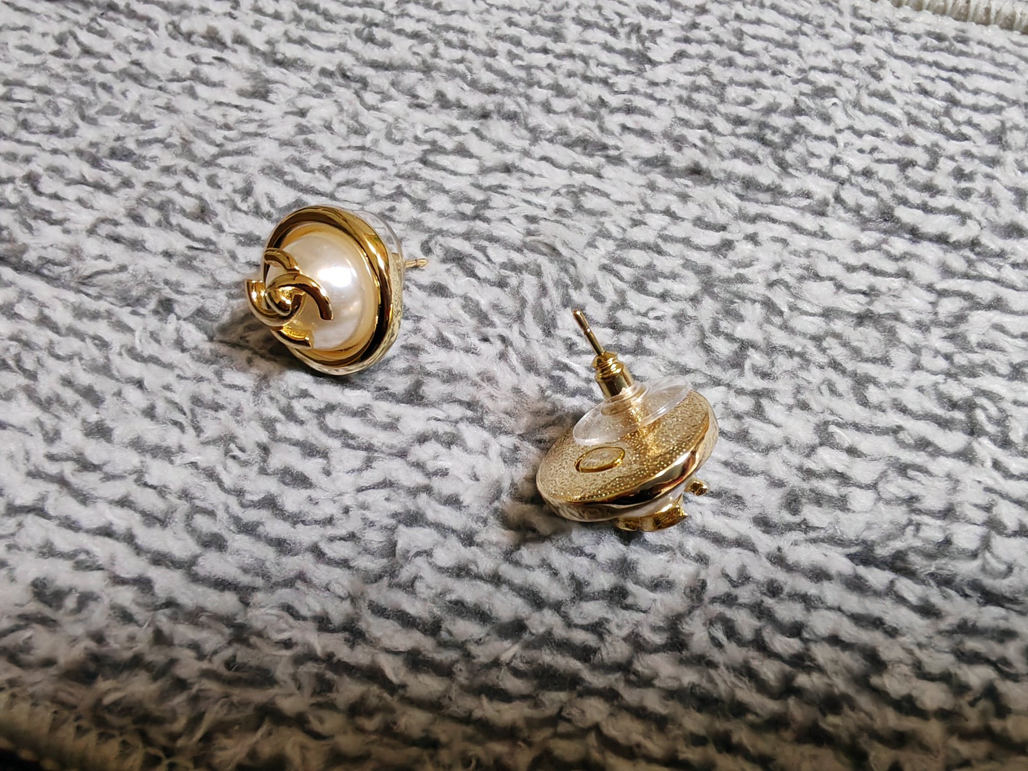 Chanel 抢手好货‼‼官网新款 小香双C字母耳钉耳环 Ch@nel 一摸一样的 每一个细节