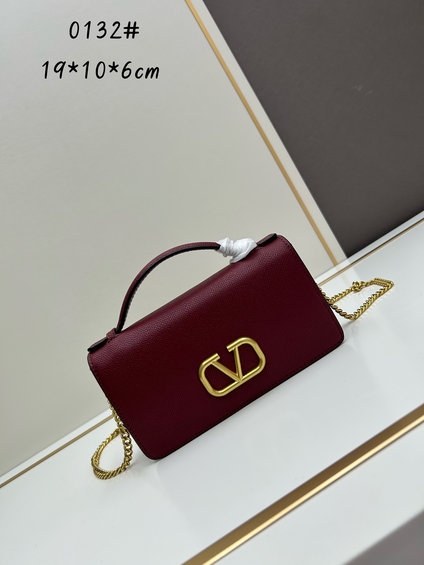 新品Valent**o Garavani VRING搭链手提设计：手掌纹牛皮精制而成，醒目标志性V字LO