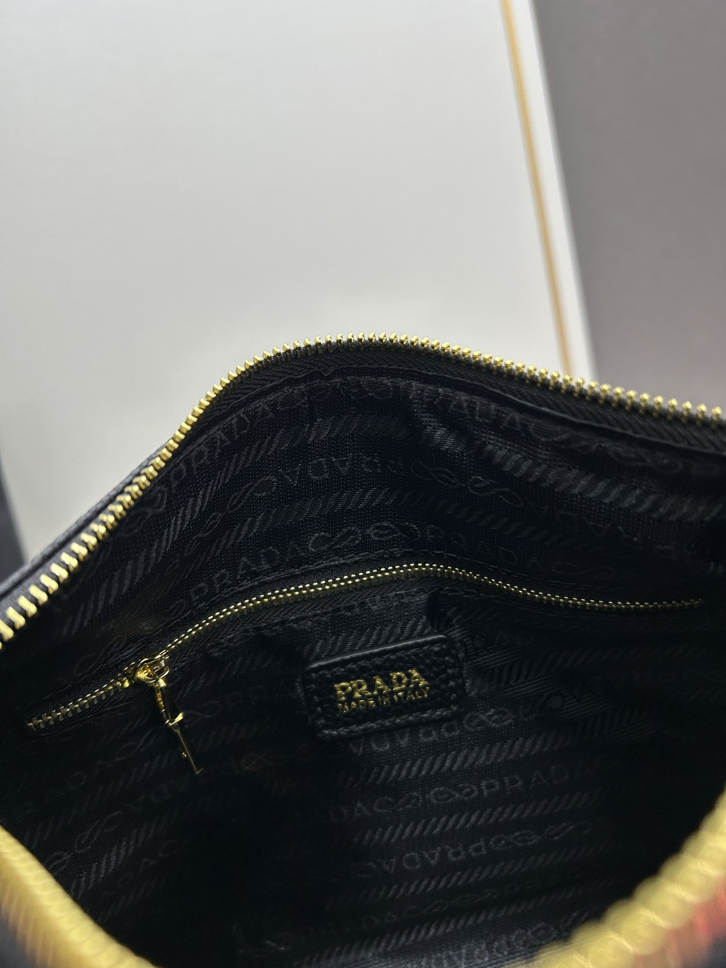 普拉达（PRADA)-爆款推荐手提包单肩包斜挎包时尚休闲风格 1BA109