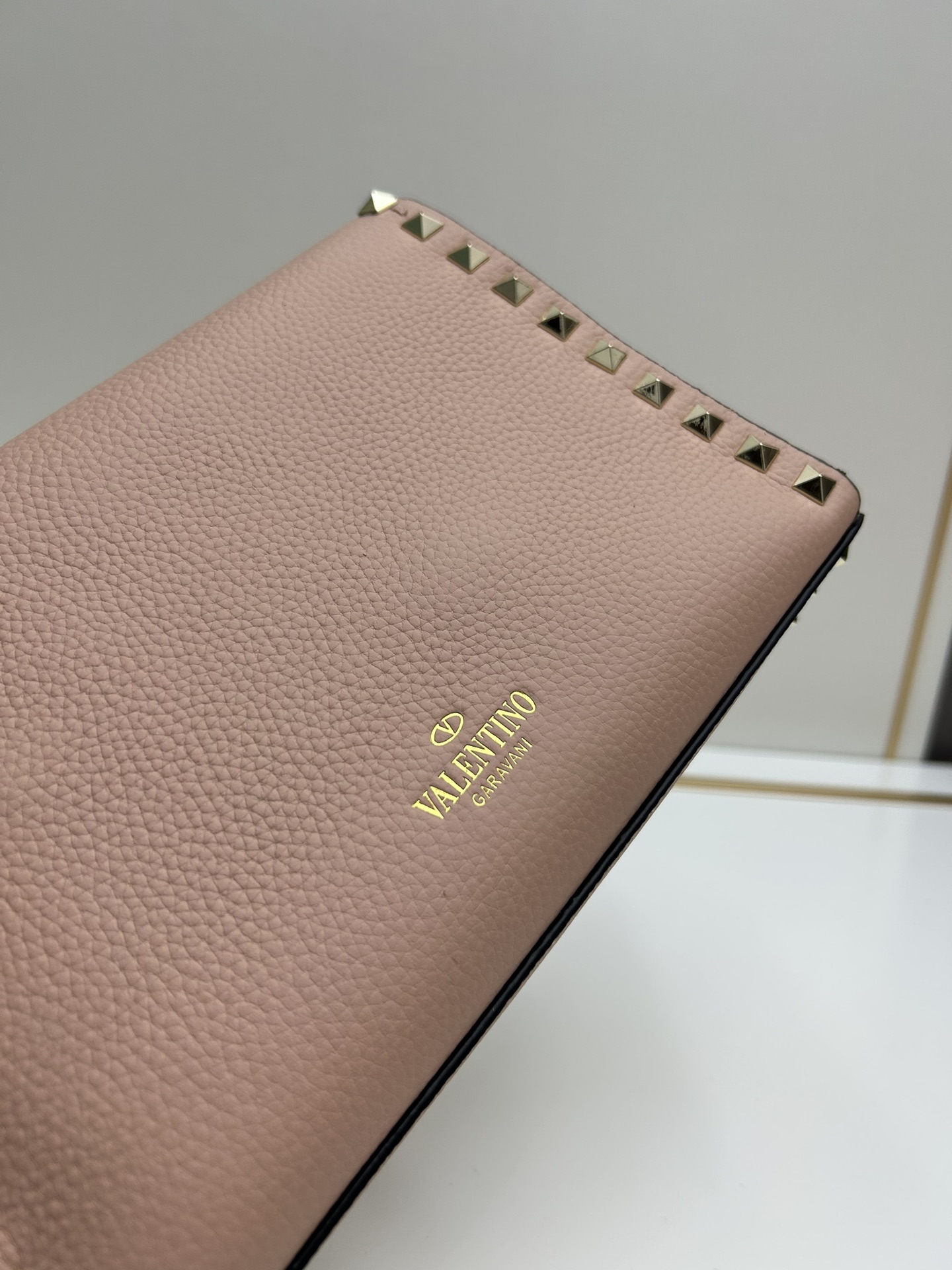 荔纹 Valentino 华伦 专柜主推款💪百搭、时尚，包包手感好到你不相信材质:进口摔纹皮配进口皮内里