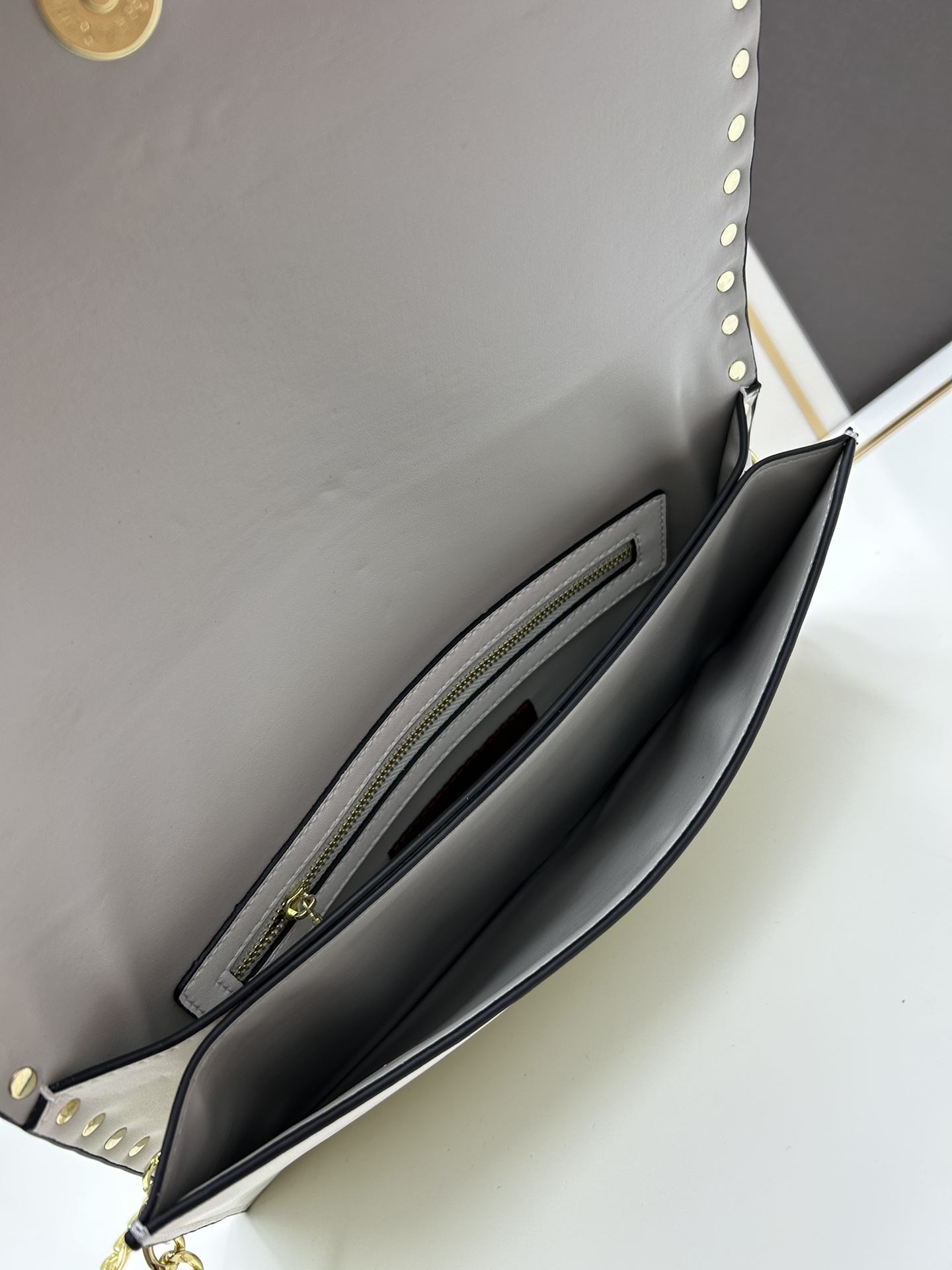 、大号Valentino Garavani Rockstud 采用进口牛皮手拿包🌟🌟🌟铂金后处理铆钉和金