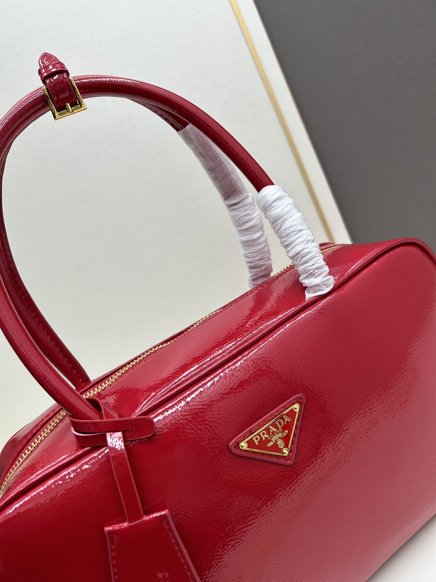 Fendi 全皮系 新款 +对版 五金 头层皱漆牛皮-绒面麂皮锁头包 采用全头层牛皮材质