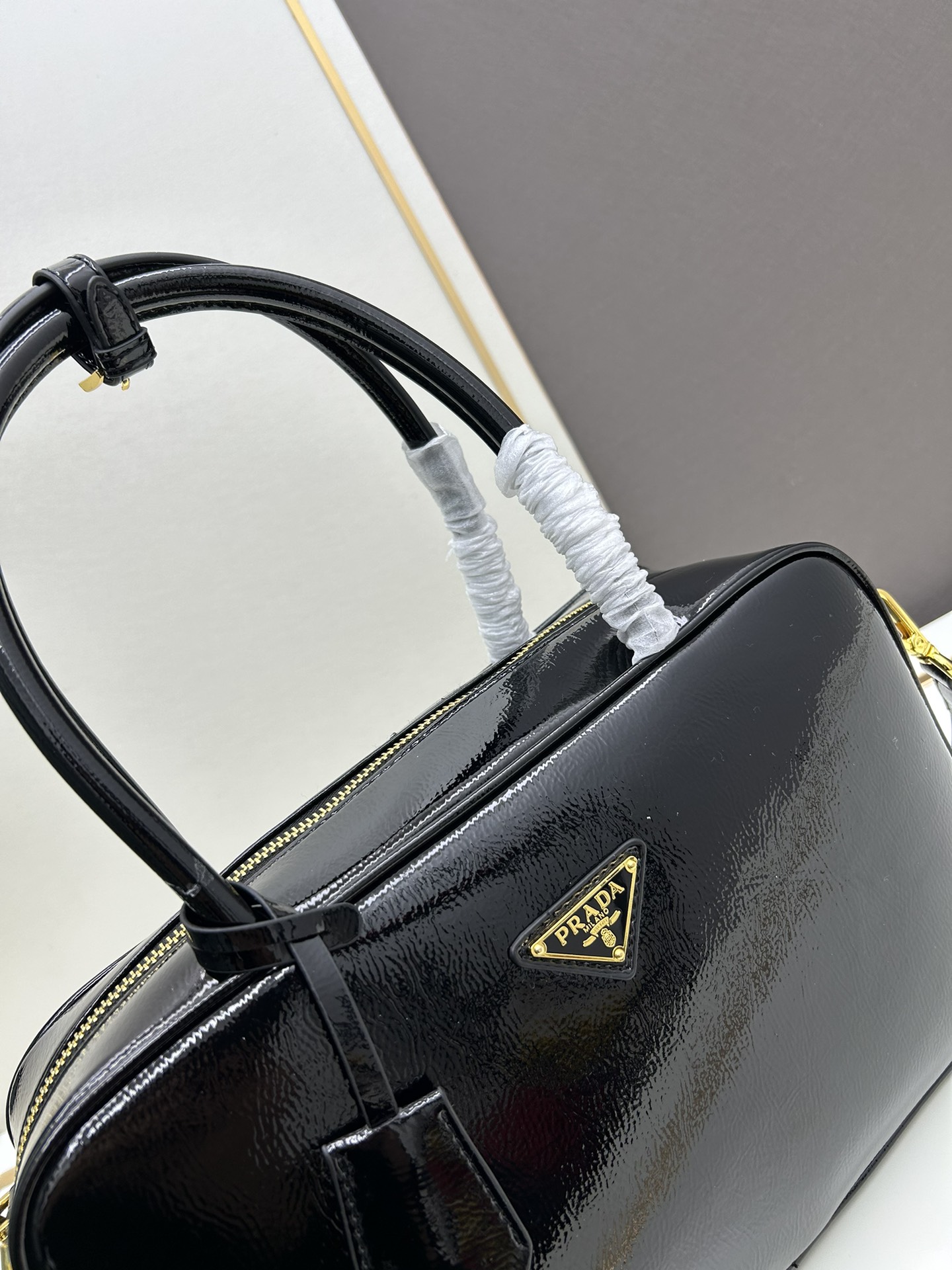 Fendi 全皮系 新款 +对版 五金 头层皱漆牛皮-绒面麂皮锁头包 采用全头层牛皮材质