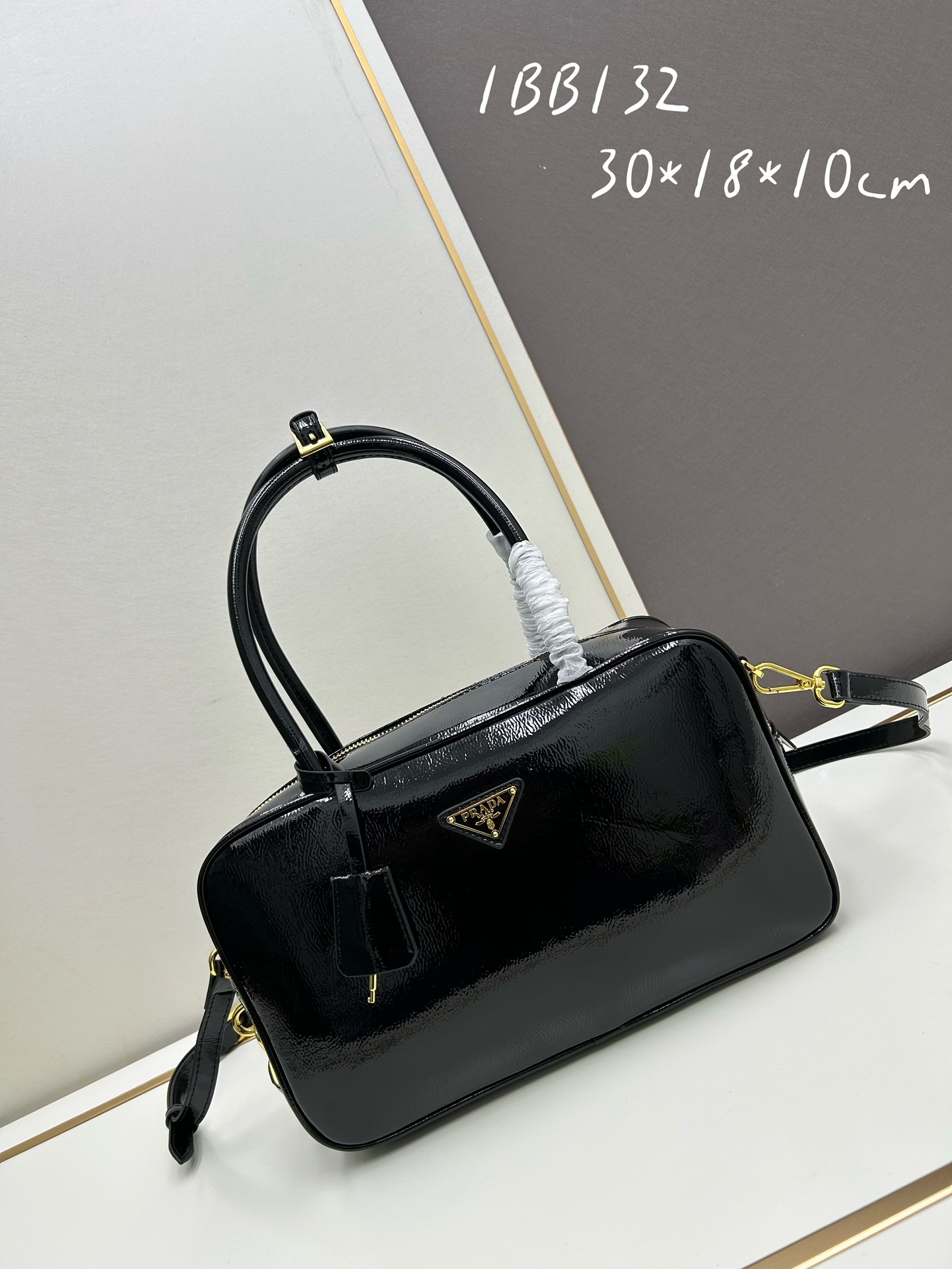 Fendi 全皮系 新款 +对版 五金 头层皱漆牛皮-绒面麂皮锁头包 采用全头层牛皮材质