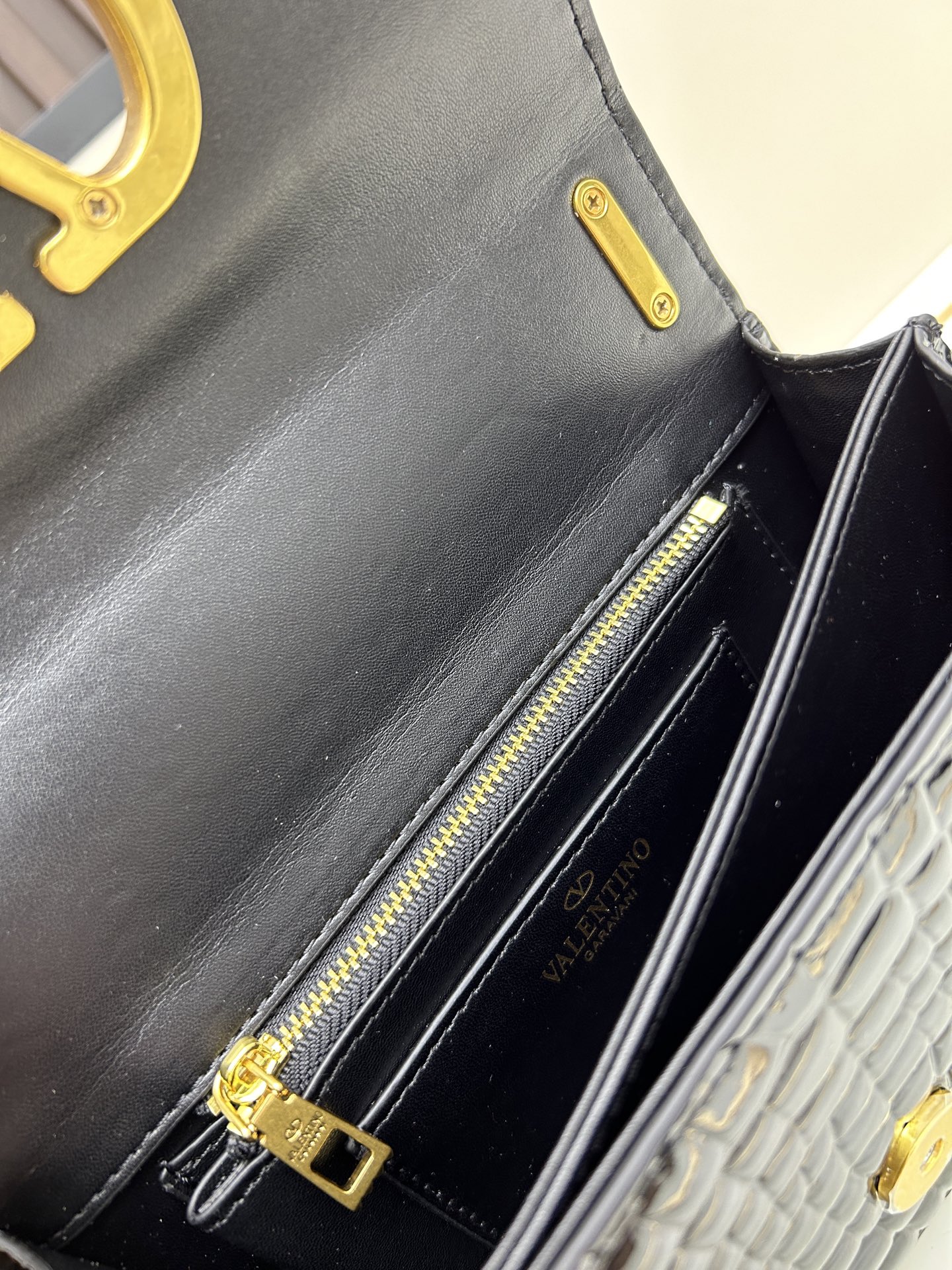 配盒子小号 🆕VA GARAVANI VAIN 新款 小牛皮手袋配以金属VLOGO SIGNATURE 