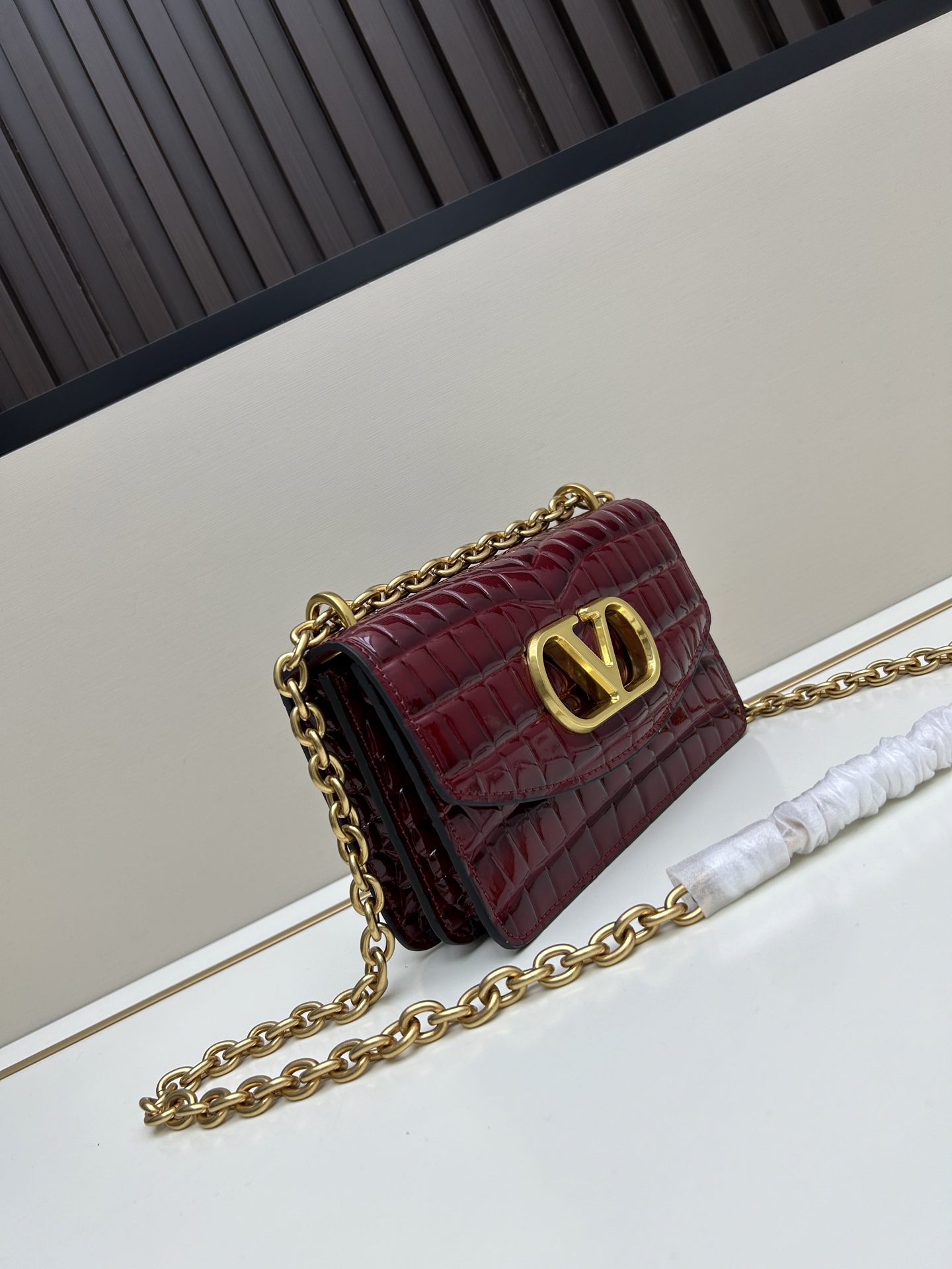 配盒子小号 🆕VA GARAVANI VAIN 新款 小牛皮手袋配以金属VLOGO SIGNATURE 