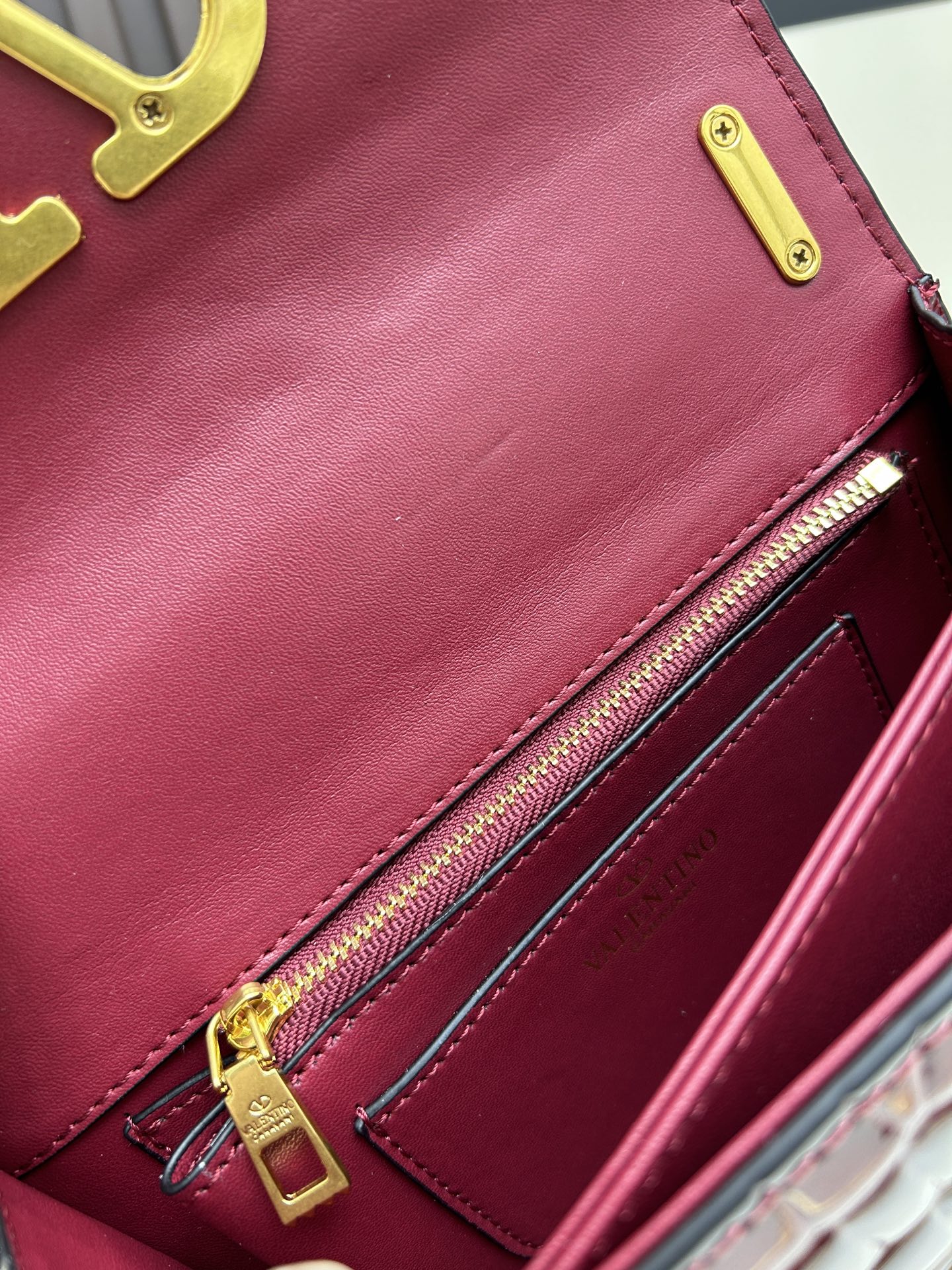 配盒子小号 🆕VA GARAVANI VAIN 新款 小牛皮手袋配以金属VLOGO SIGNATURE 