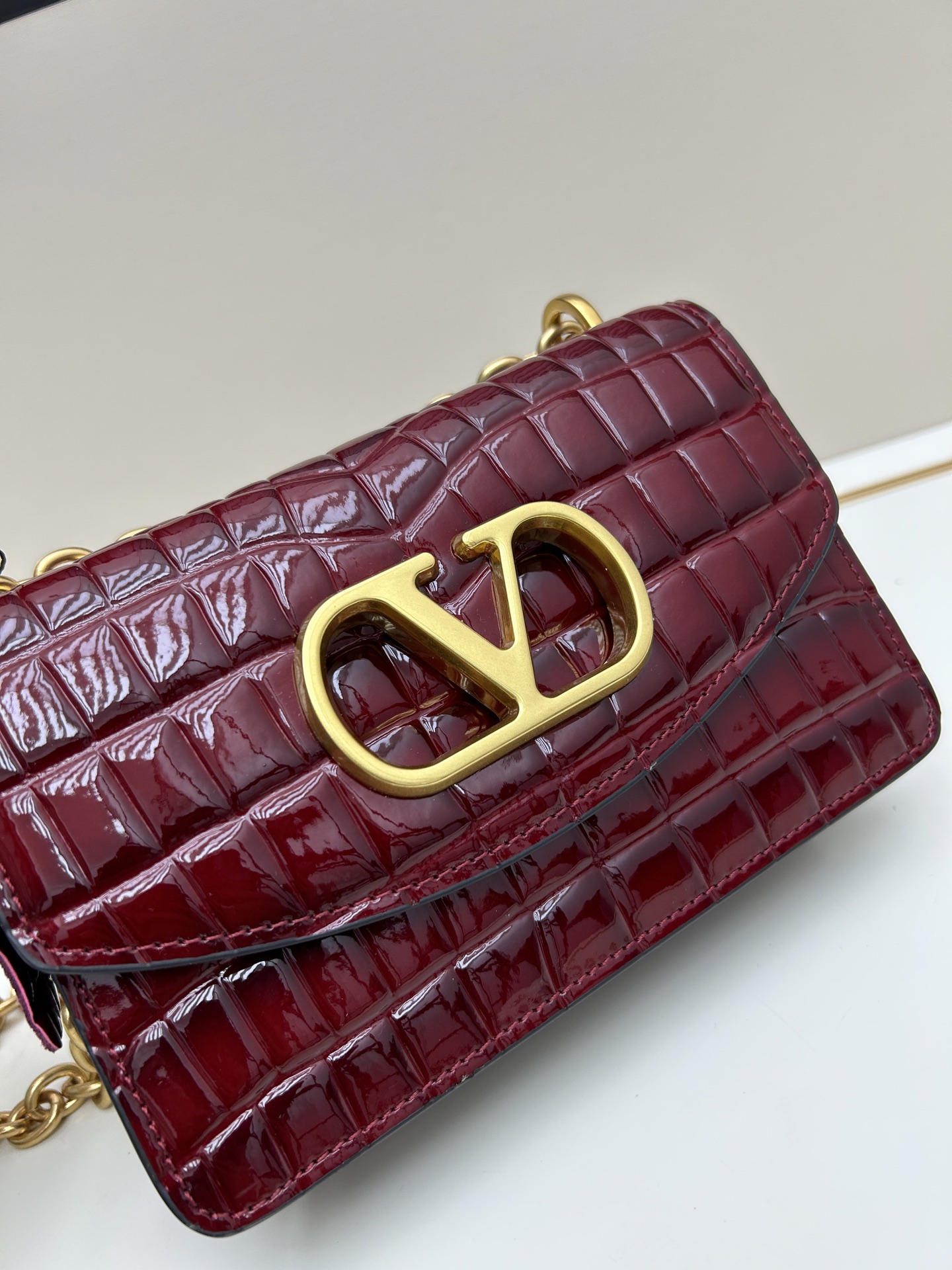 配盒子小号 🆕VA GARAVANI VAIN 新款 小牛皮手袋配以金属VLOGO SIGNATURE 