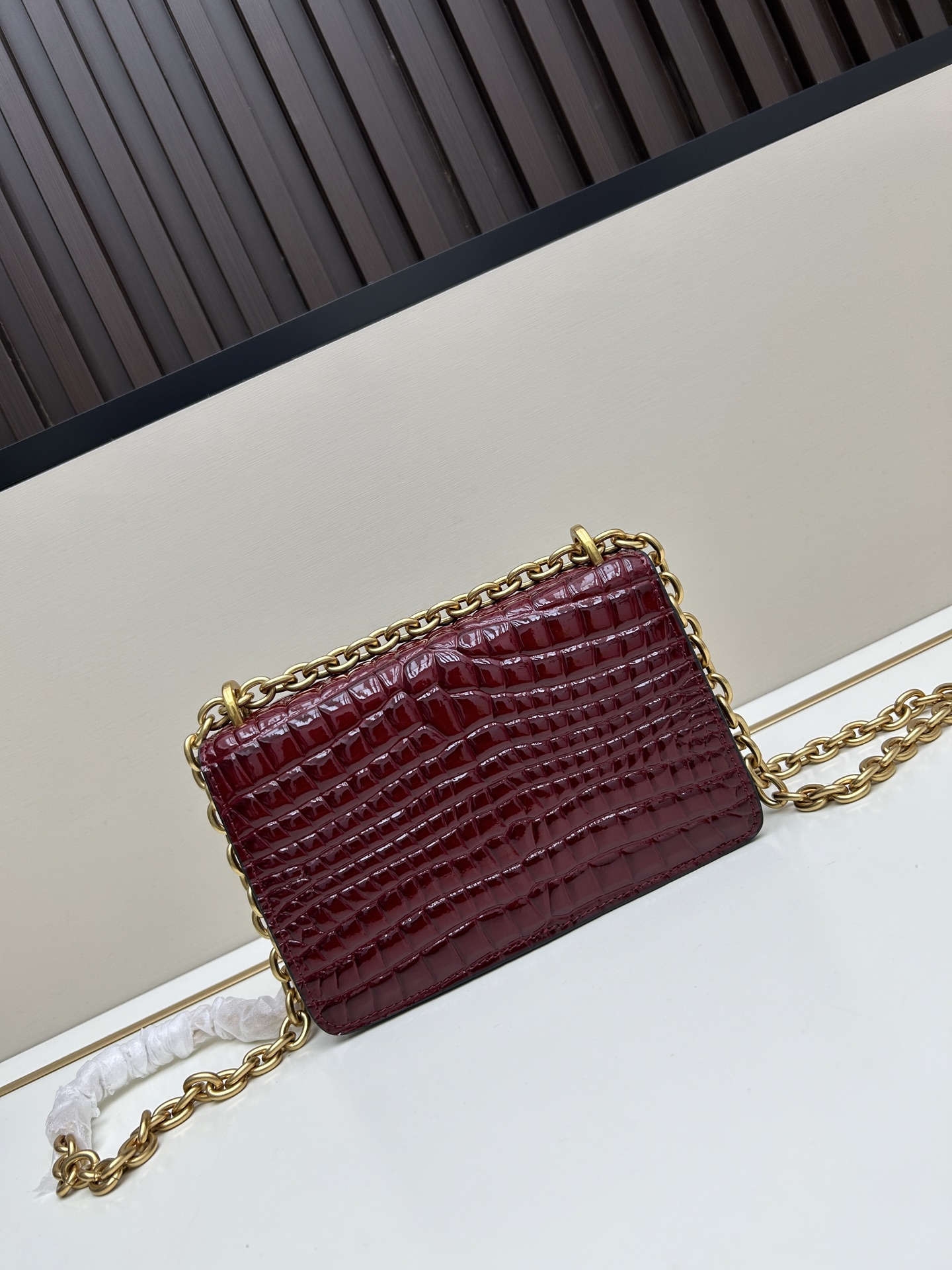 配盒子小号 🆕VA GARAVANI VAIN 新款 小牛皮手袋配以金属VLOGO SIGNATURE 