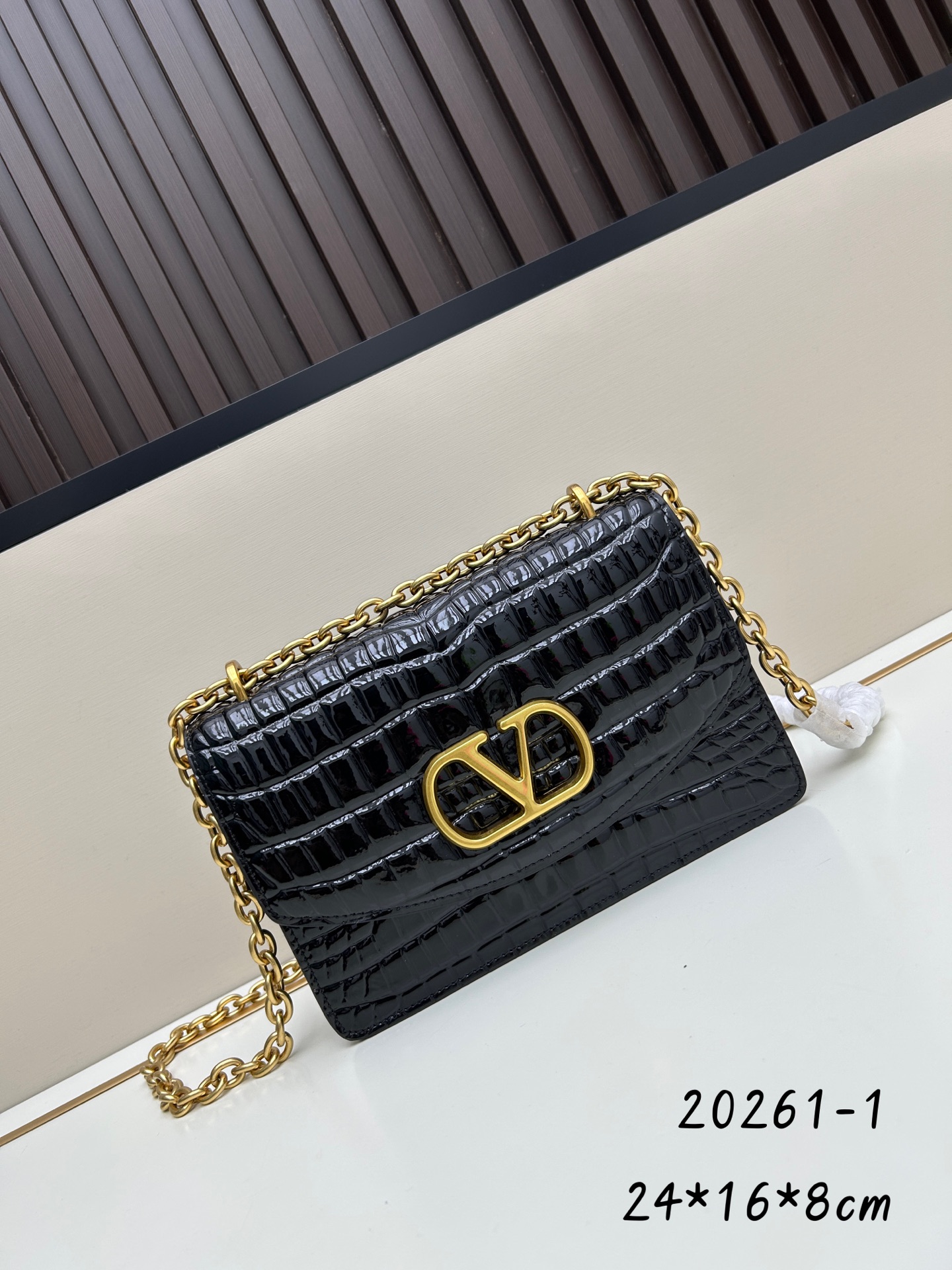 配盒子大号 🆕VA GARAVANI VAIN 新款 小牛皮手袋配以金属VLOGO SIGNATURE 